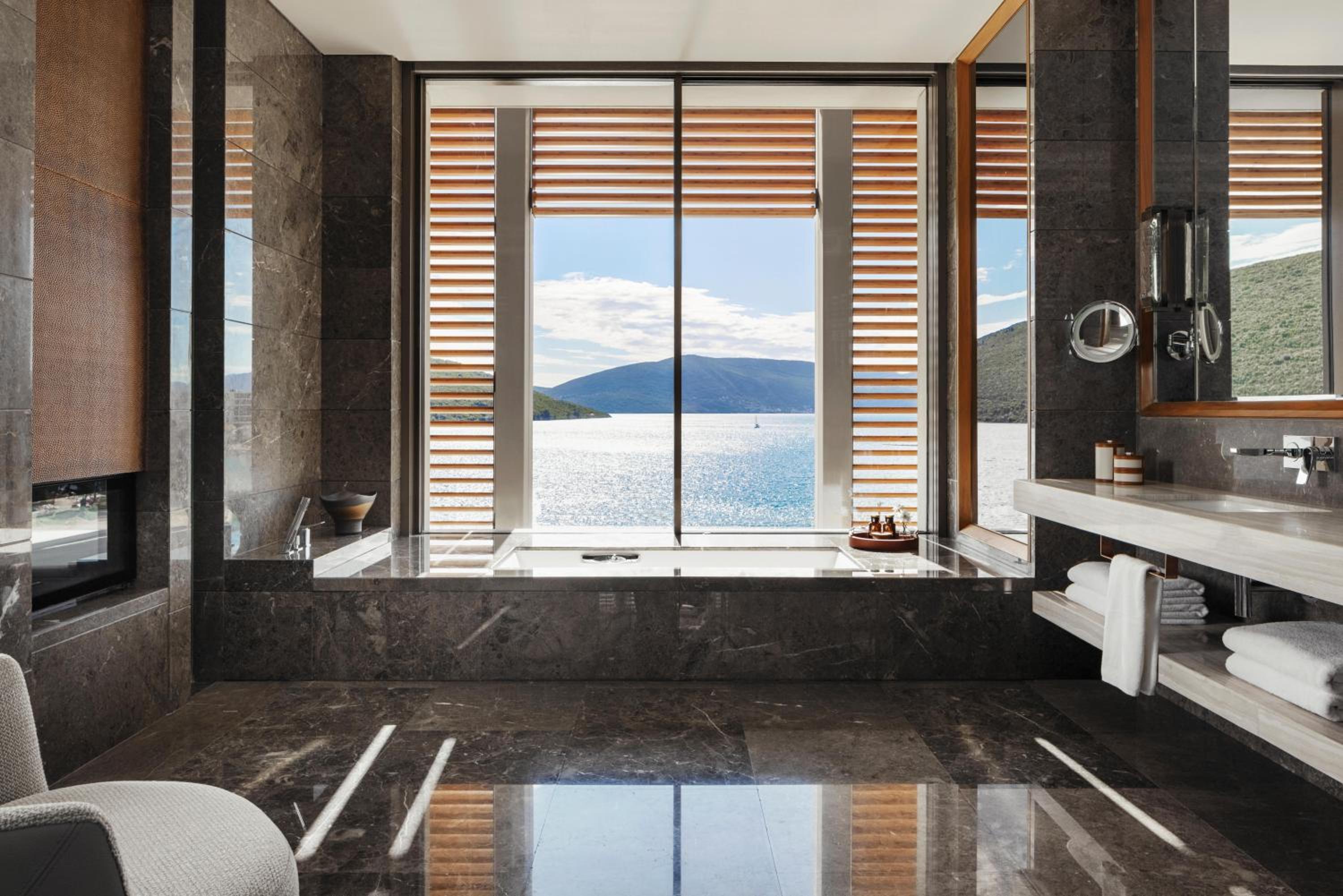 Panoramic Bayview Suite - Photo 10