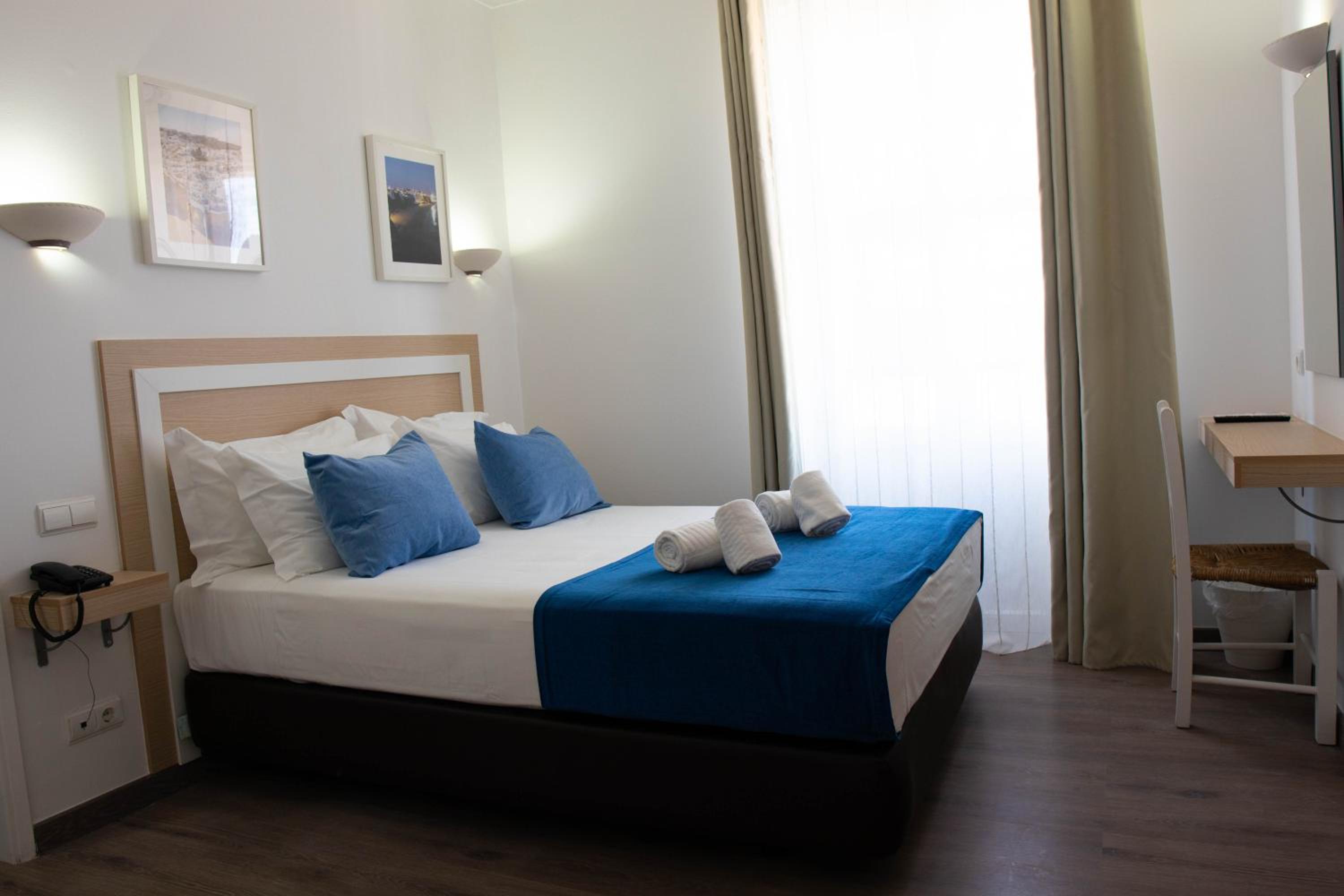 Standard Double Room - Photo 3