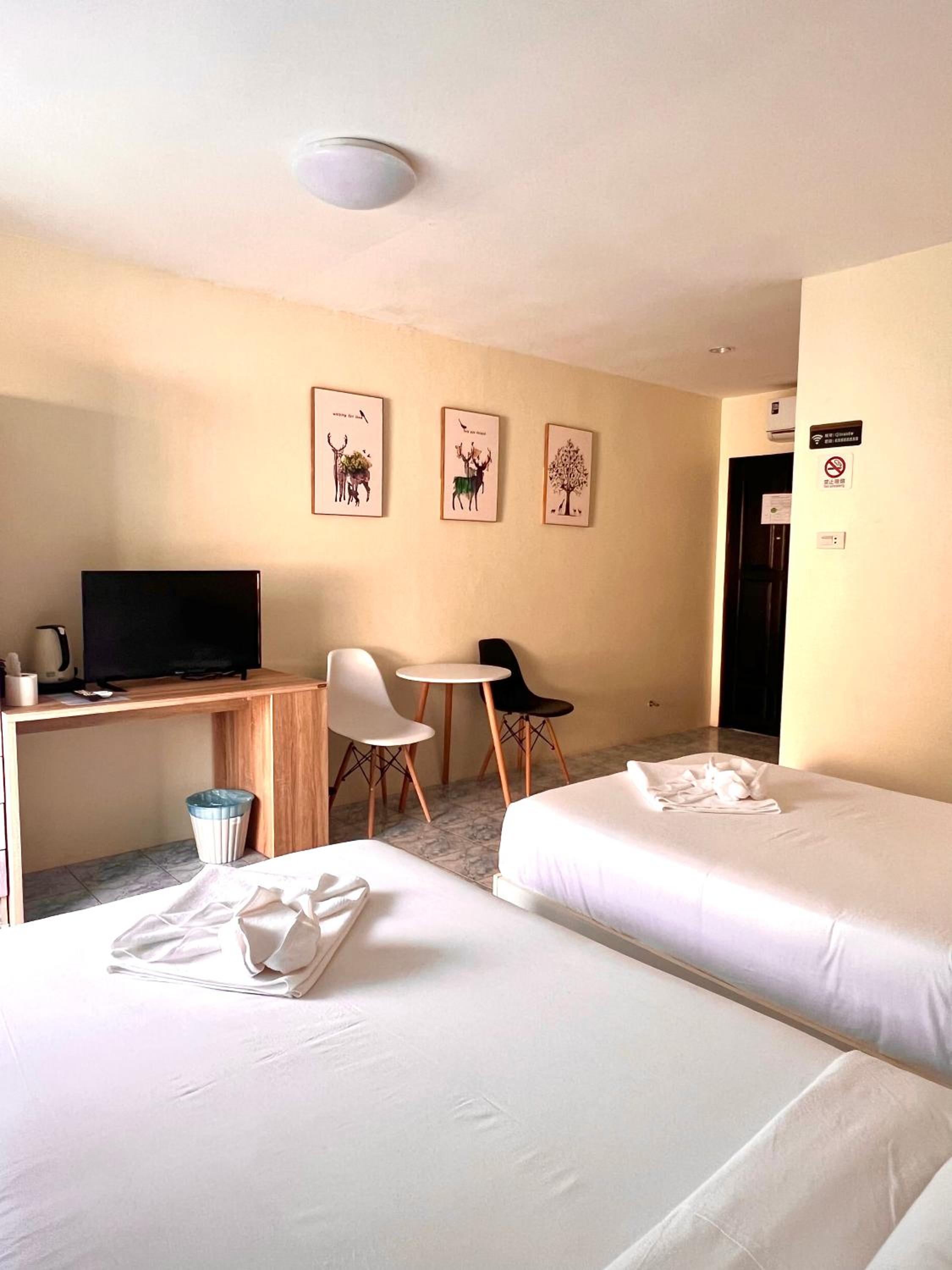Twin Room with Balcony - Photo 2