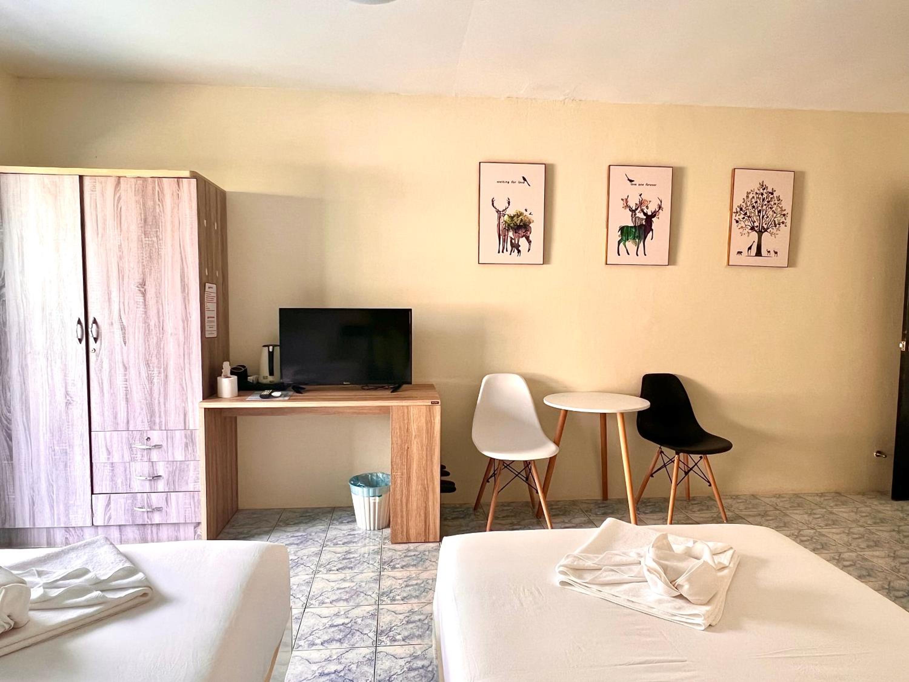 Twin Room with Balcony - Photo 6
