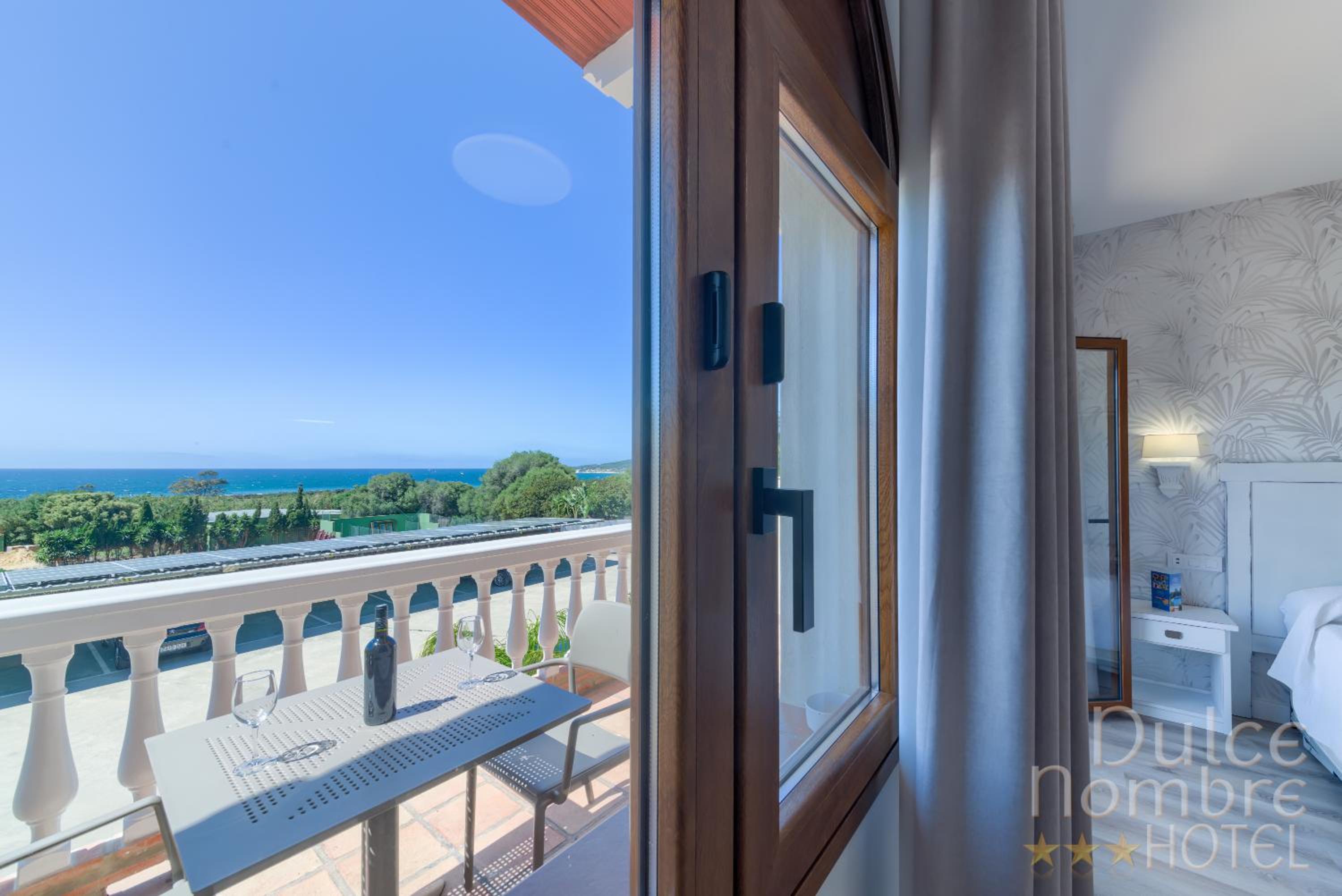 Deluxe Twin Room with Sea View photo 2