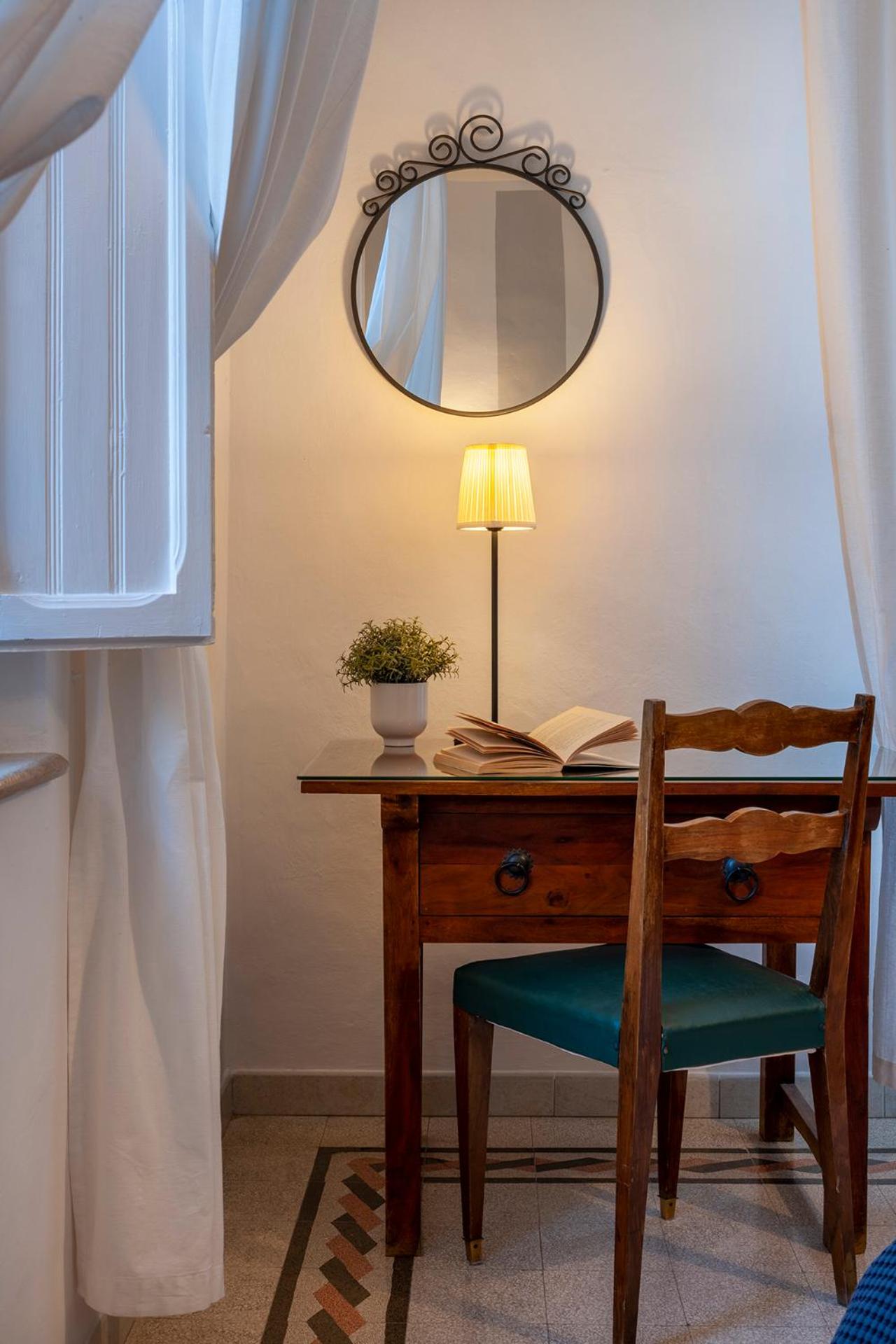 Double Room with Shared Bathroom photo 3
