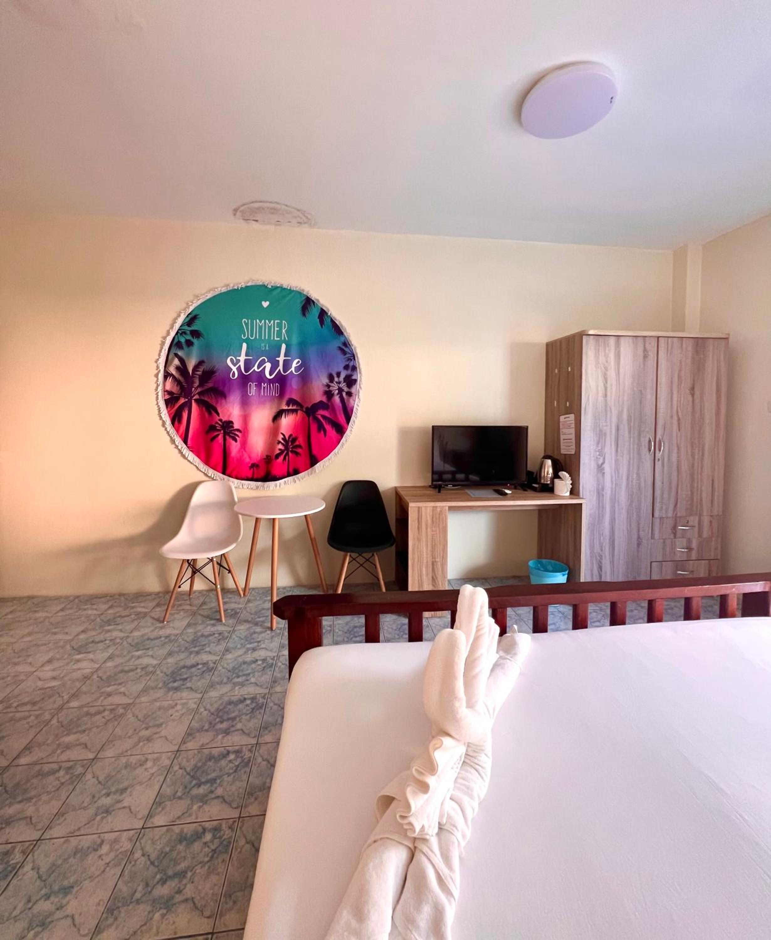 Queen Room with Balcony - Photo 3