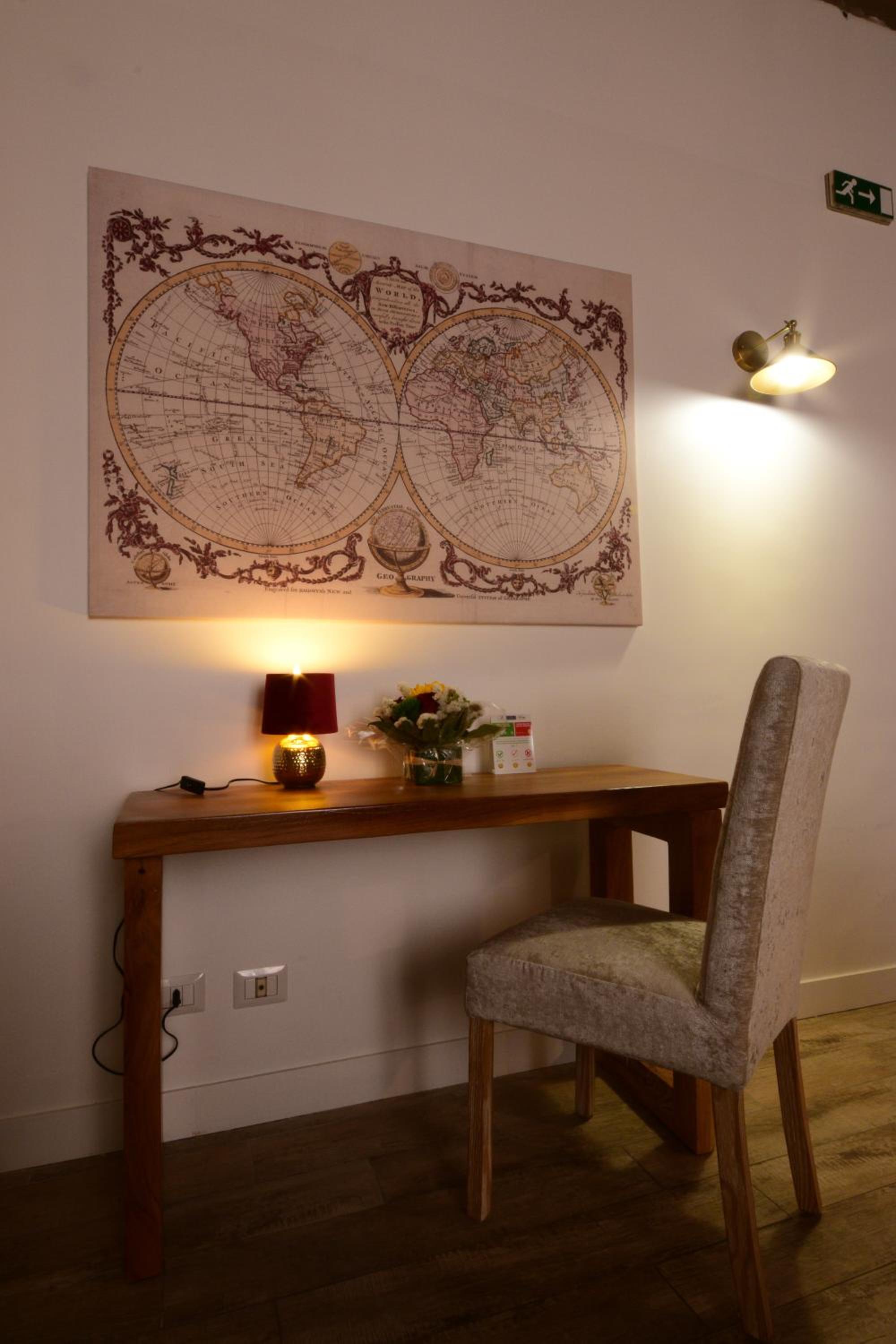 Deluxe Junior Suite photo 3