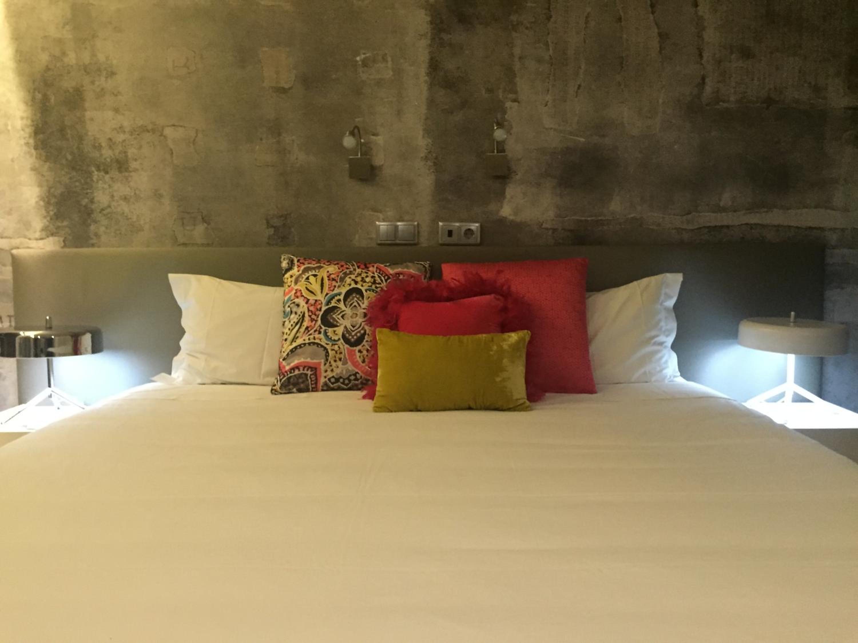Charm Double Room with Balcony - Photo 6