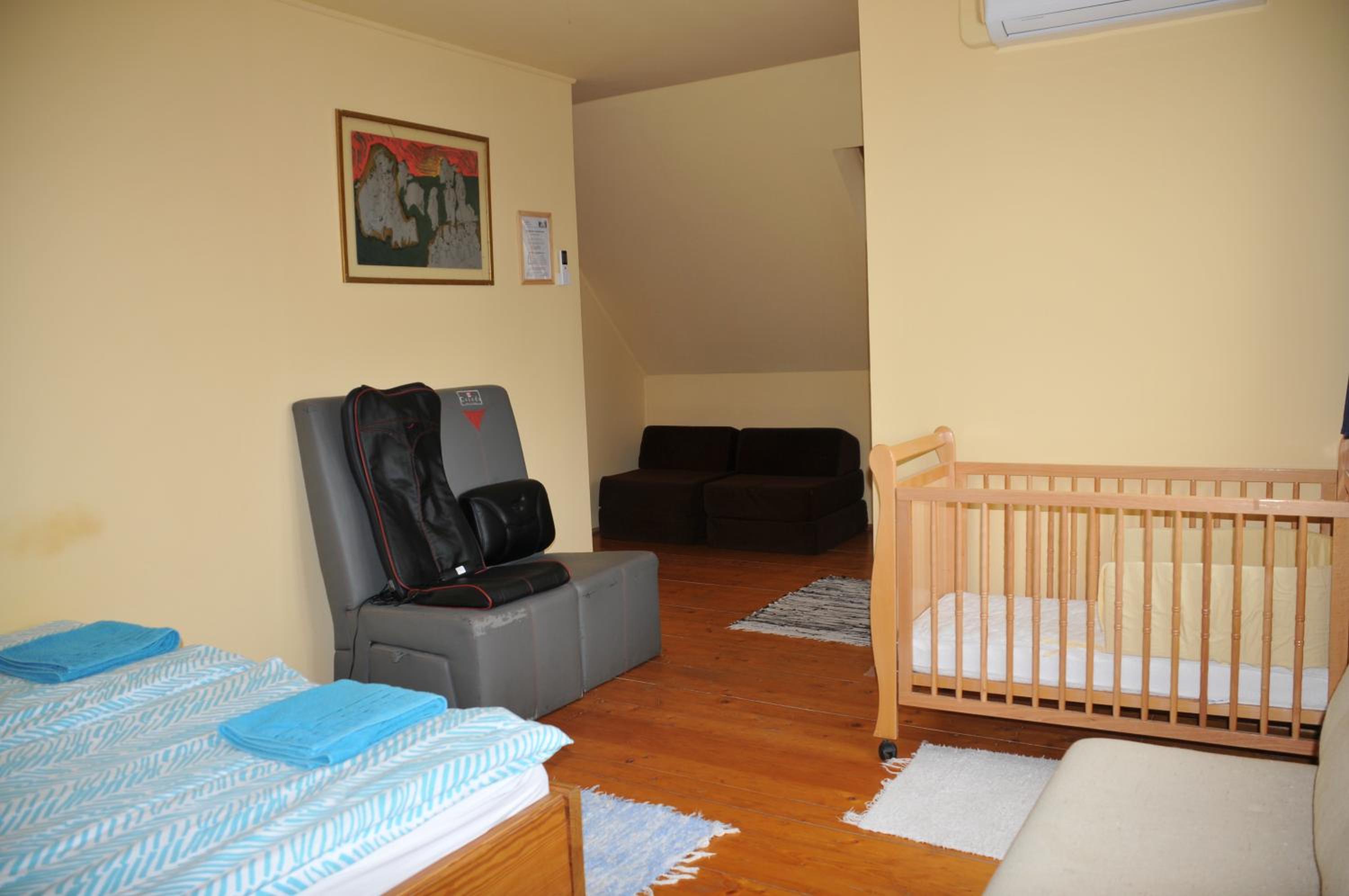 Deluxe Room (2 Adults + 1 Child) photo 3