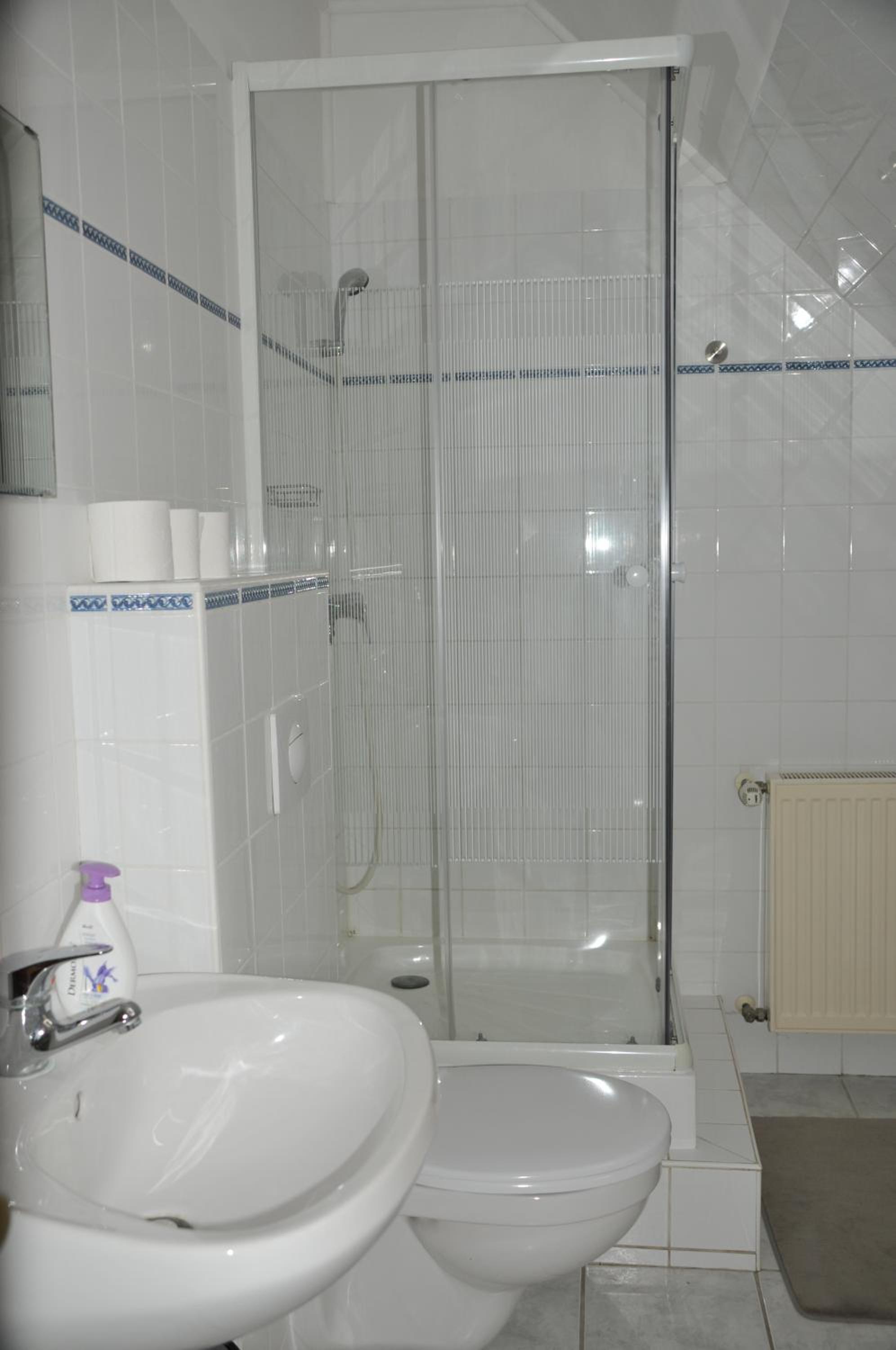 Standard Queen Room photo 2