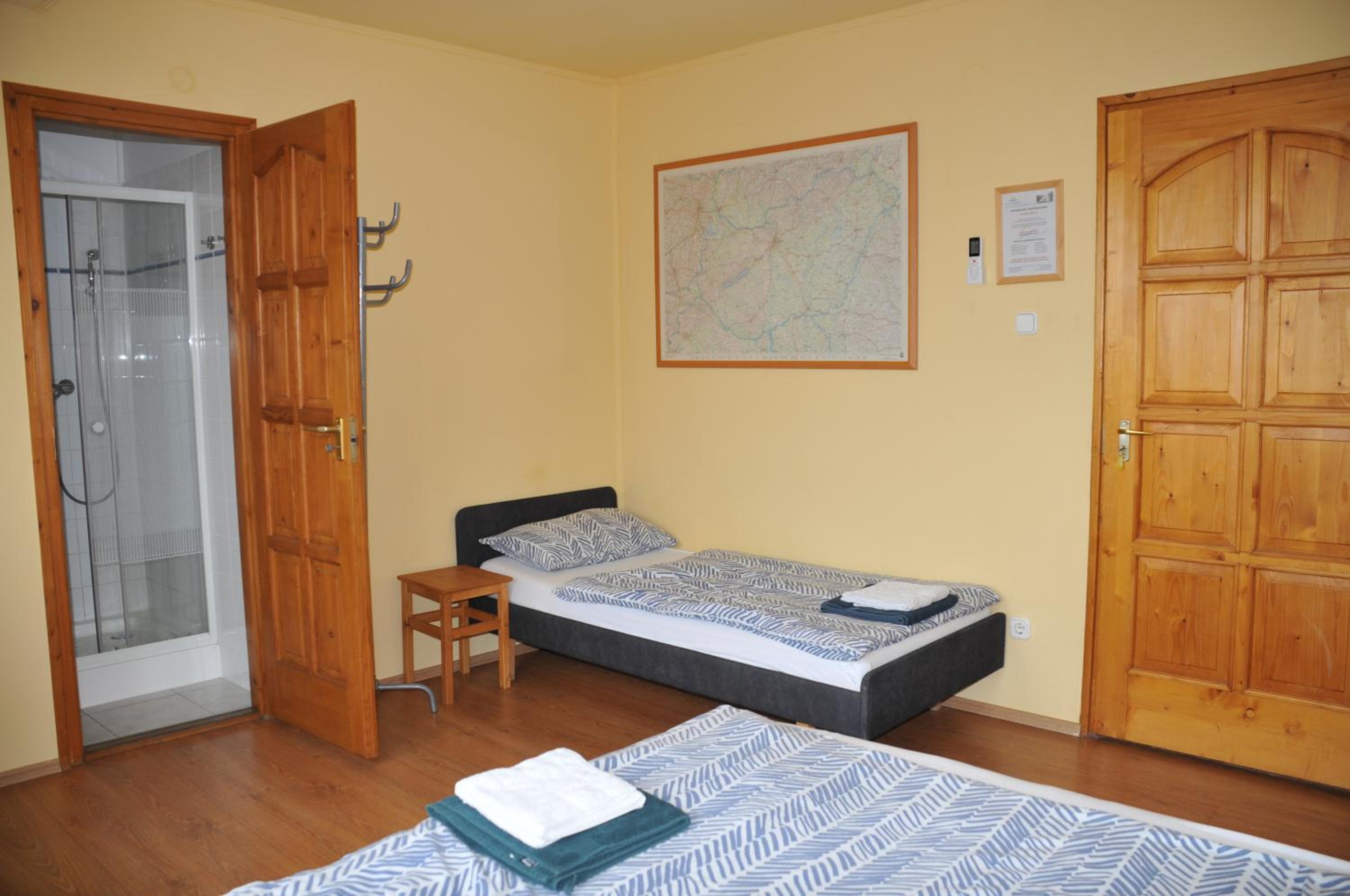 Standard Queen Room photo 1