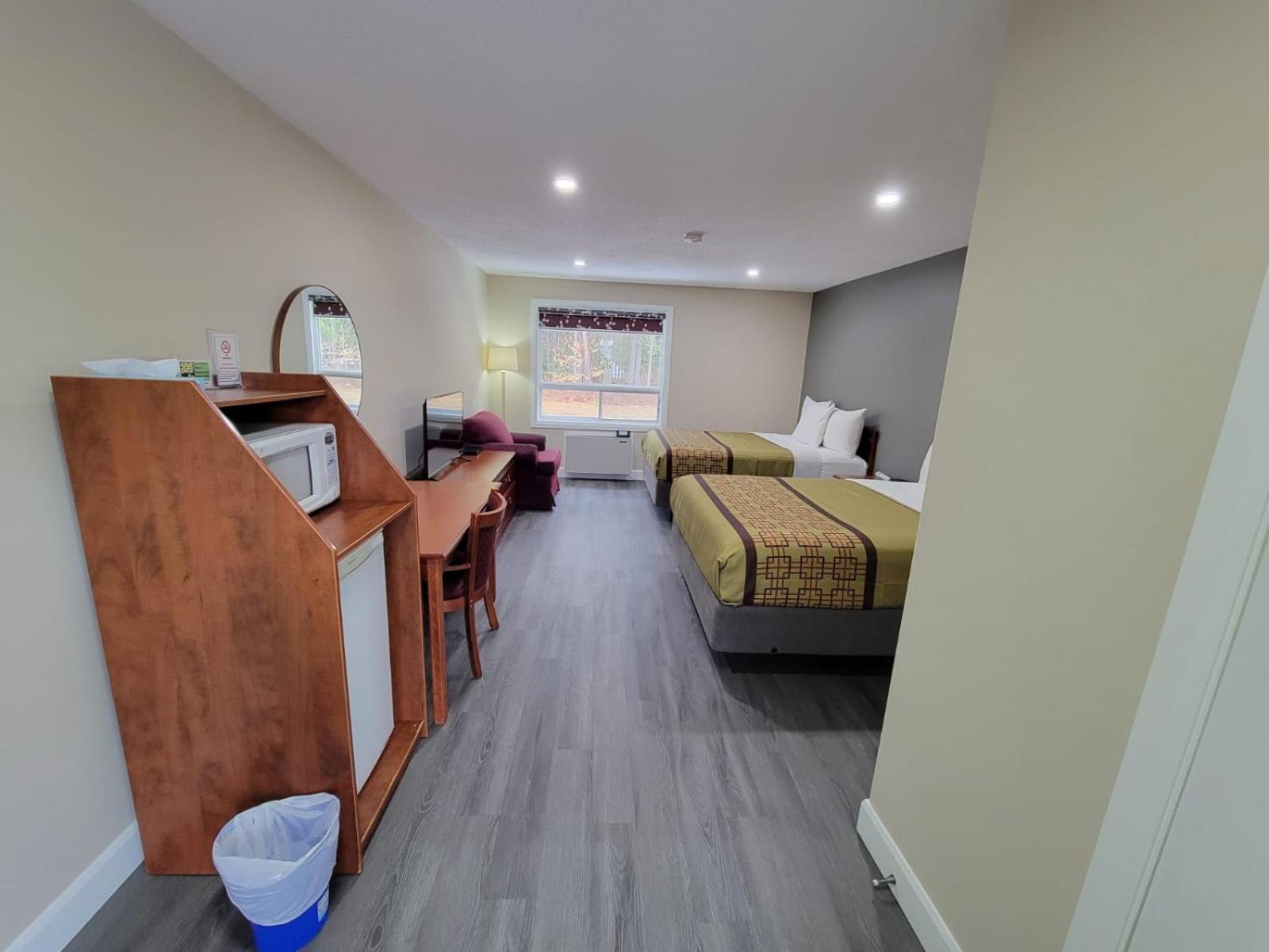 Queen Room photo 3