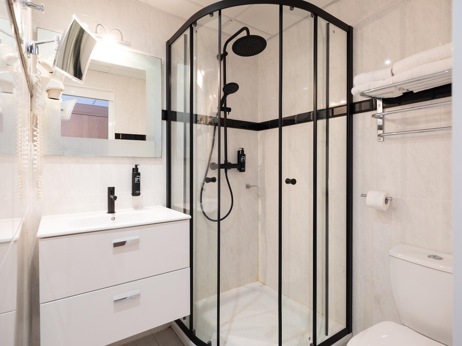 M – Chambre Double ou Lits Jumeaux – Côté Piscine