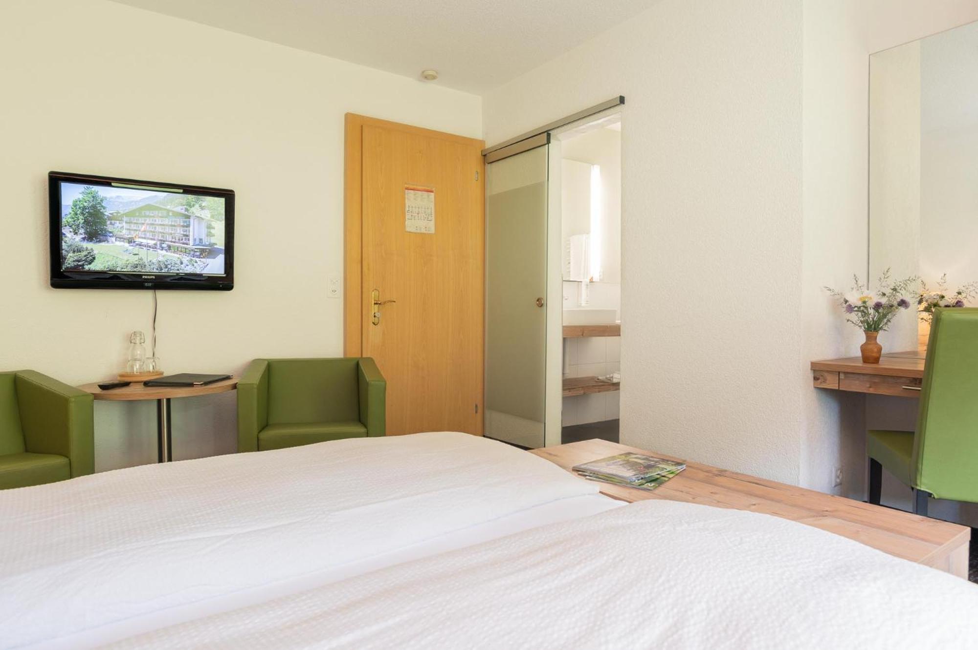 Standard Twin Room - Photo 3