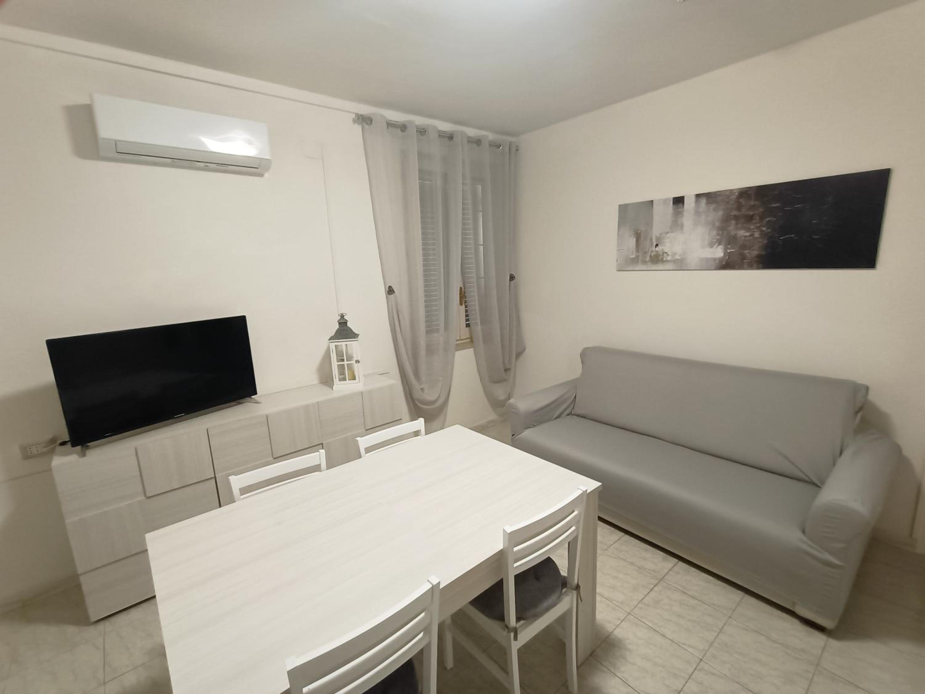 One-Bedroom Apartment - Annex photo 1