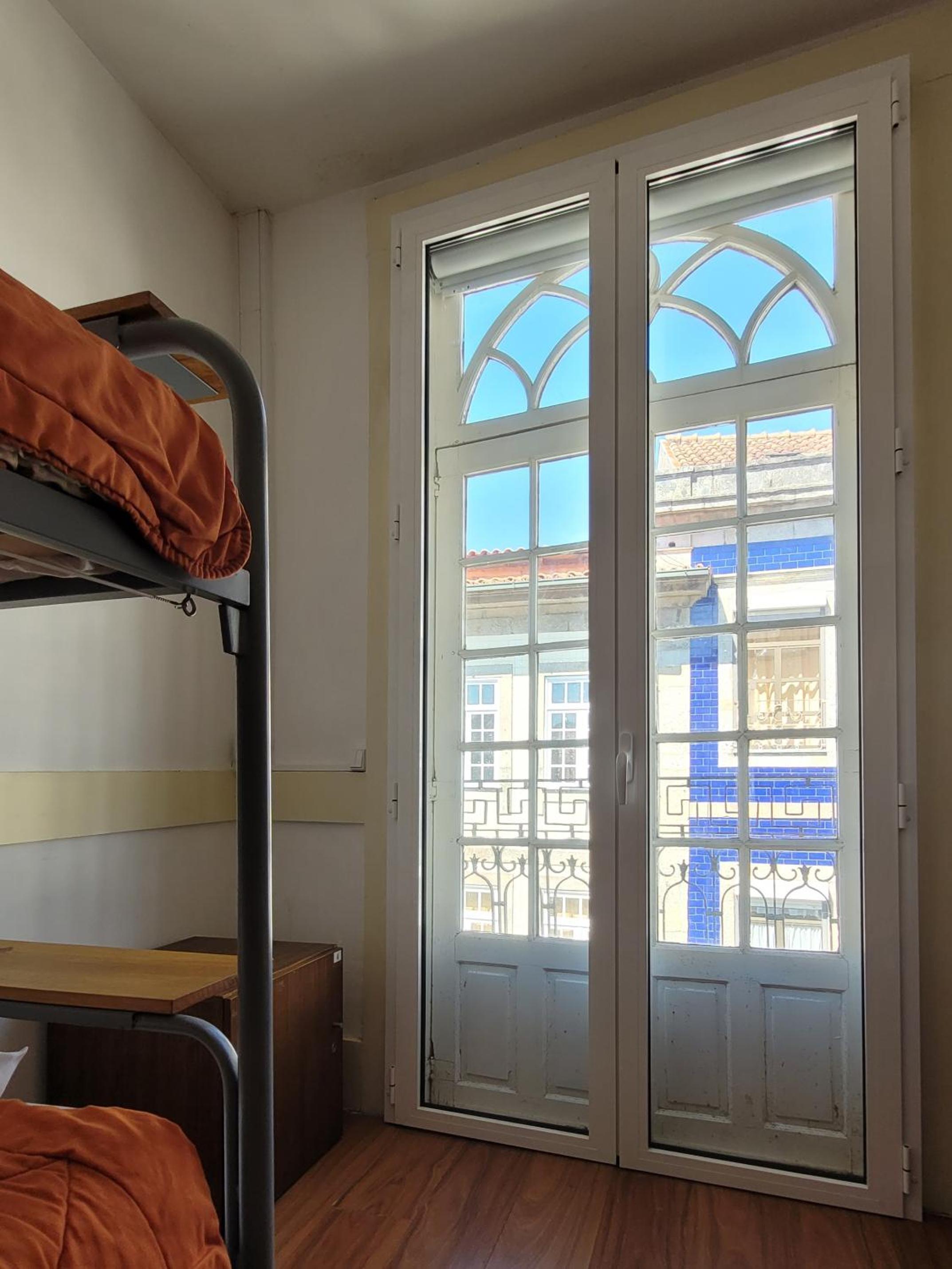 Bed in 6-Bed Mixed Dormitory Room photo 3