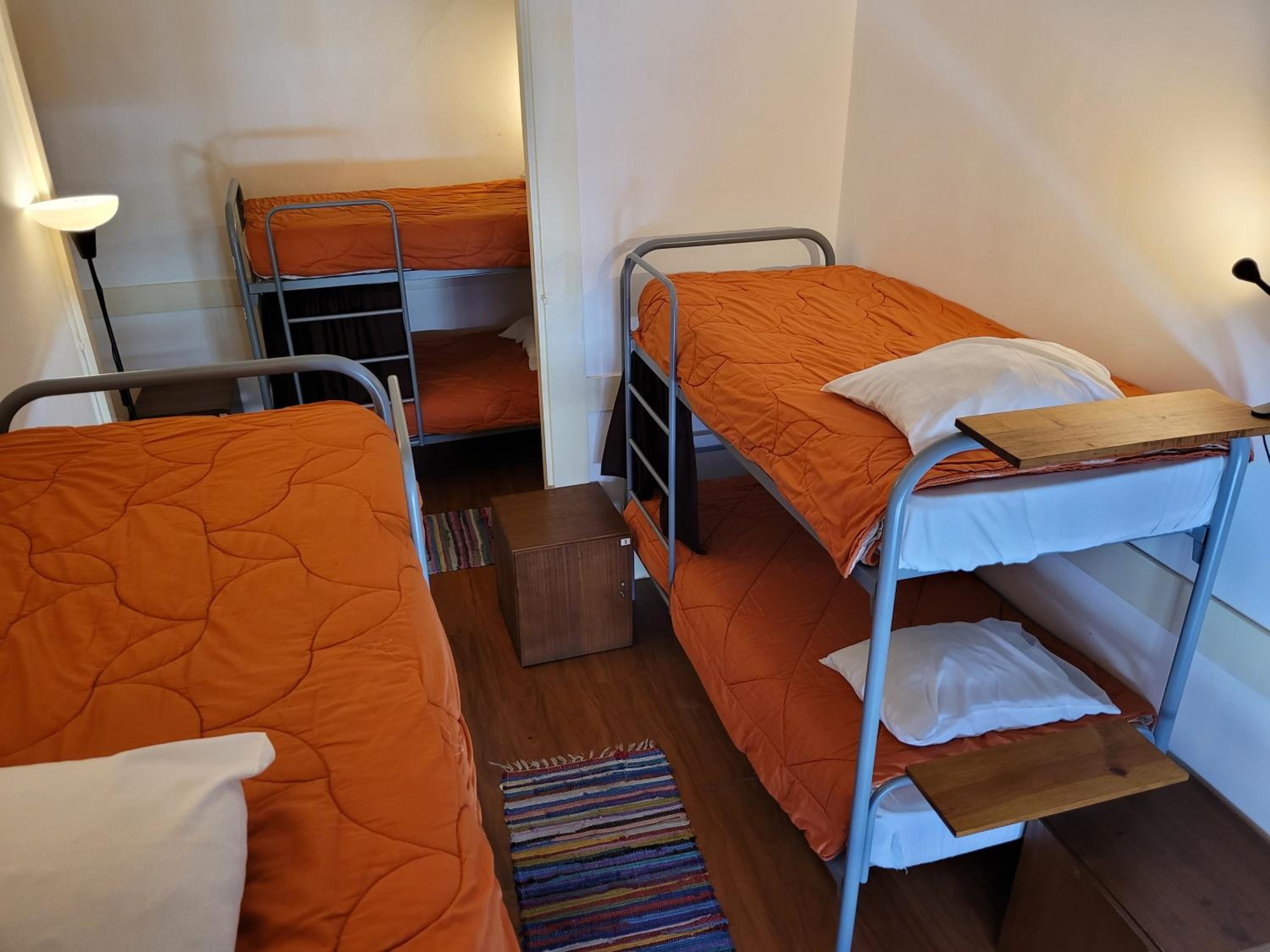Bed in 6-Bed Mixed Dormitory Room photo 1