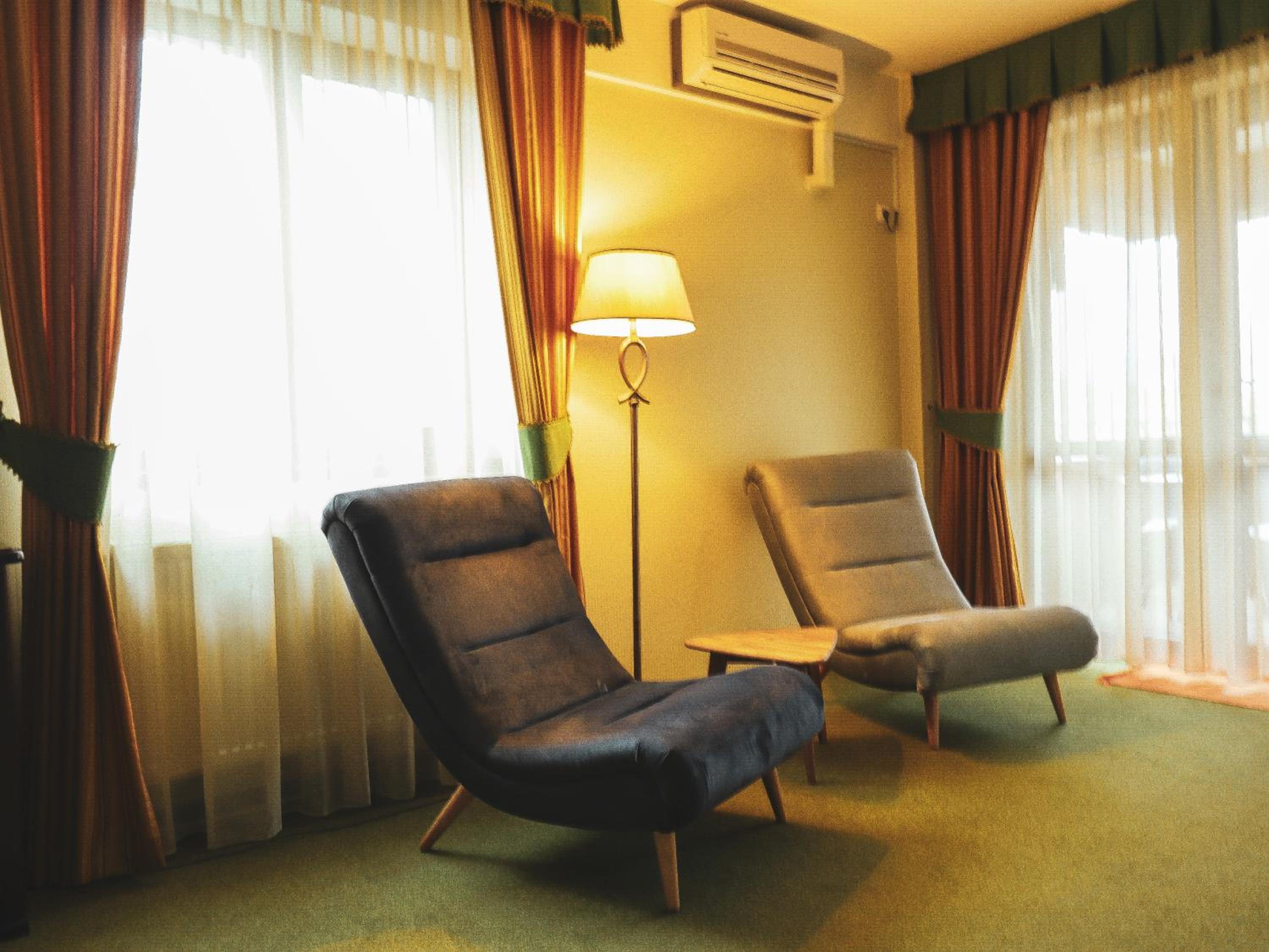 Deluxe One-Bedroom Suite photo 2