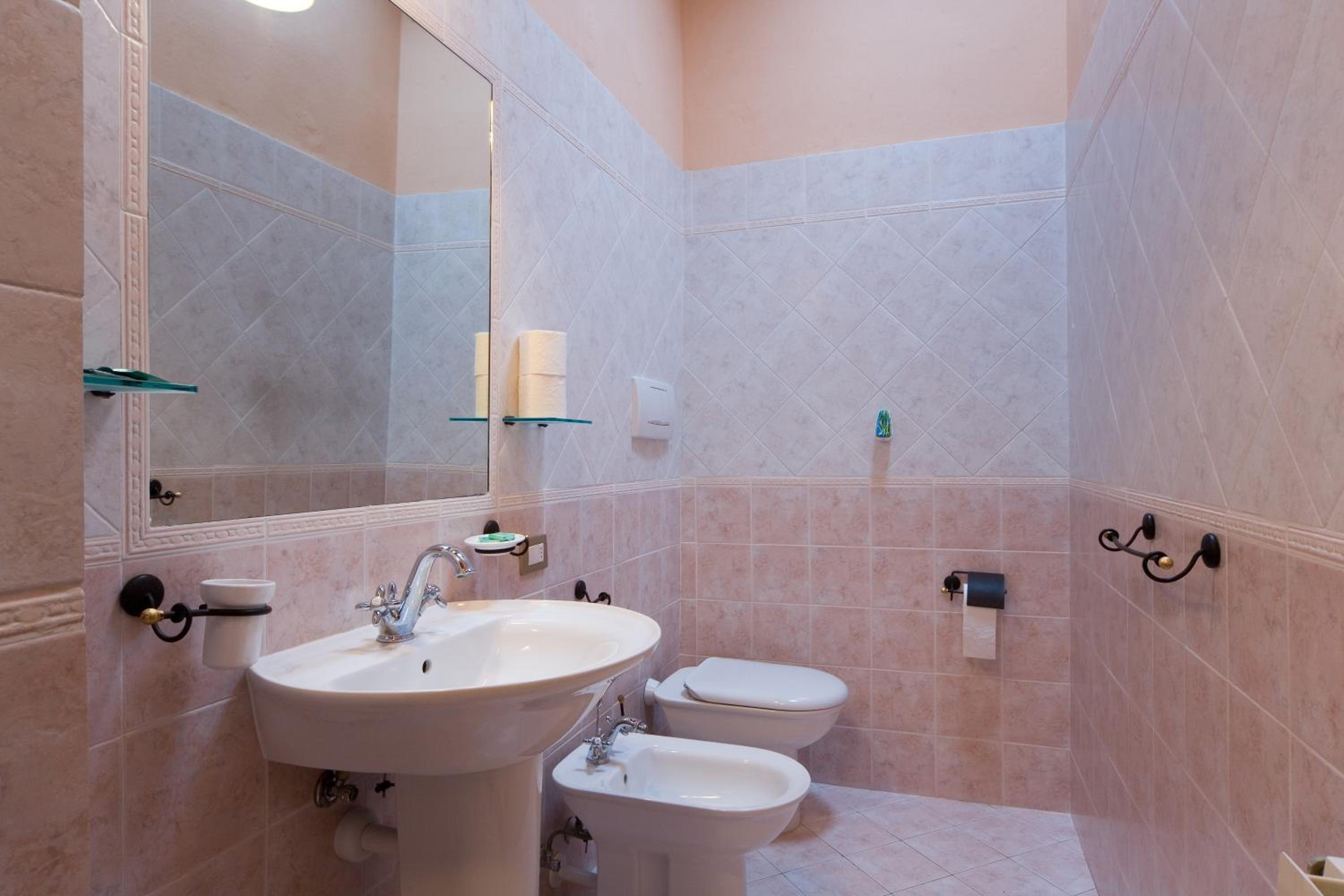 Three-Bedroom Apartment - Photo 22