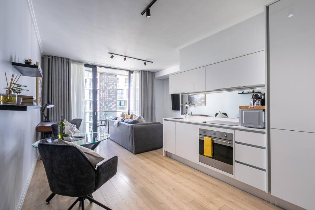 One-Bedroom Apartment photo 1