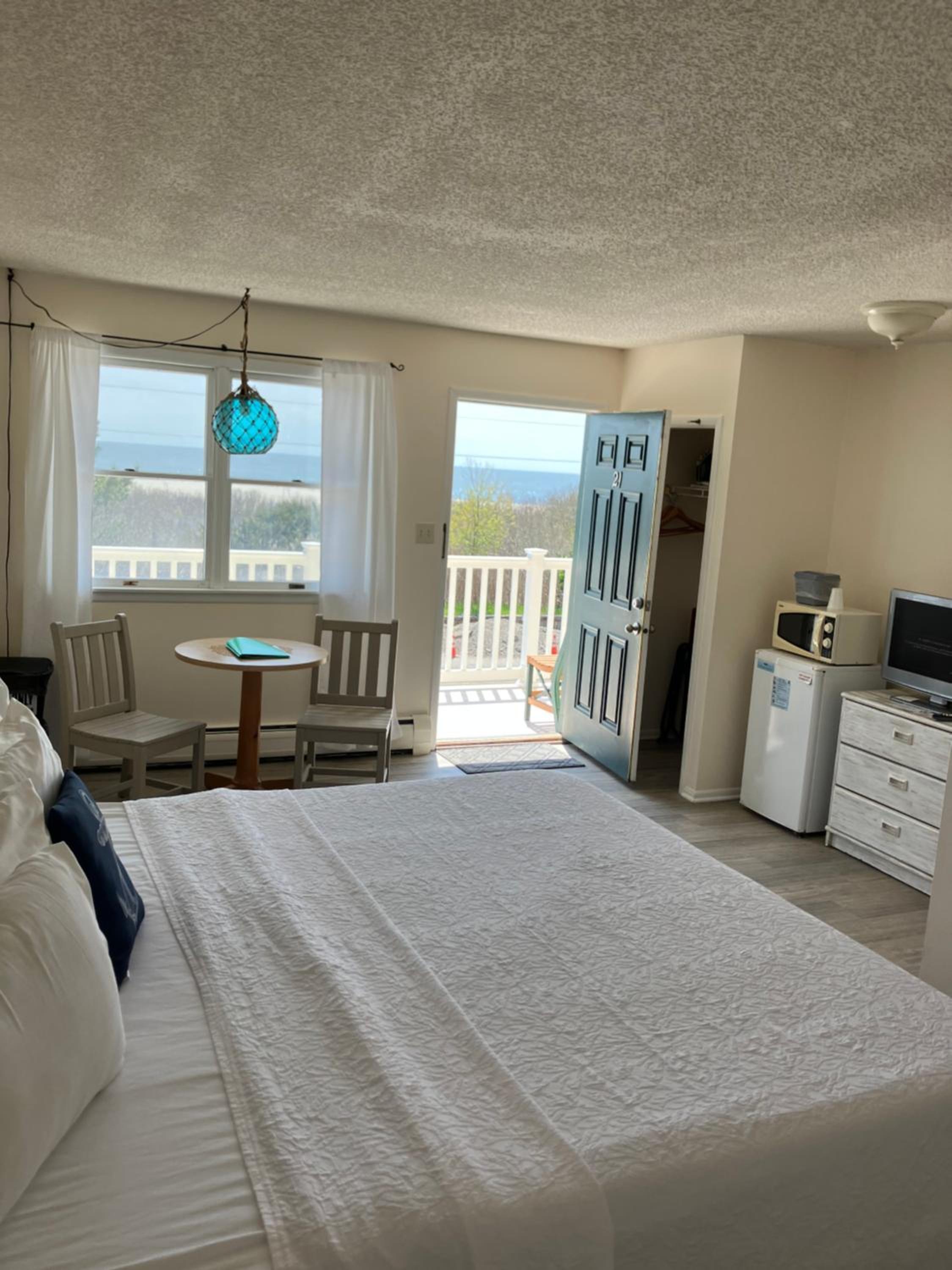 Standard King Room photo 1
