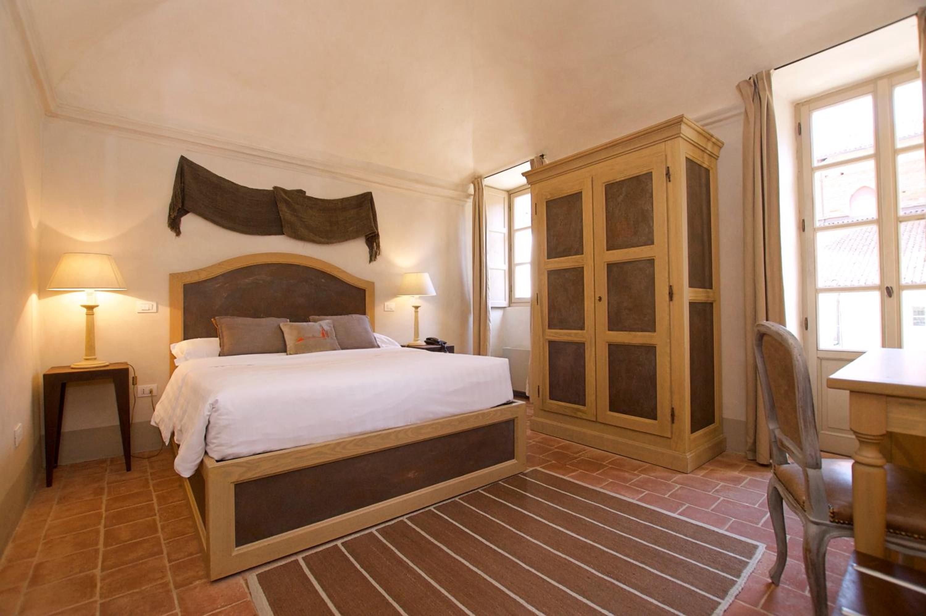 Deluxe Double Room with Balcony photo 3