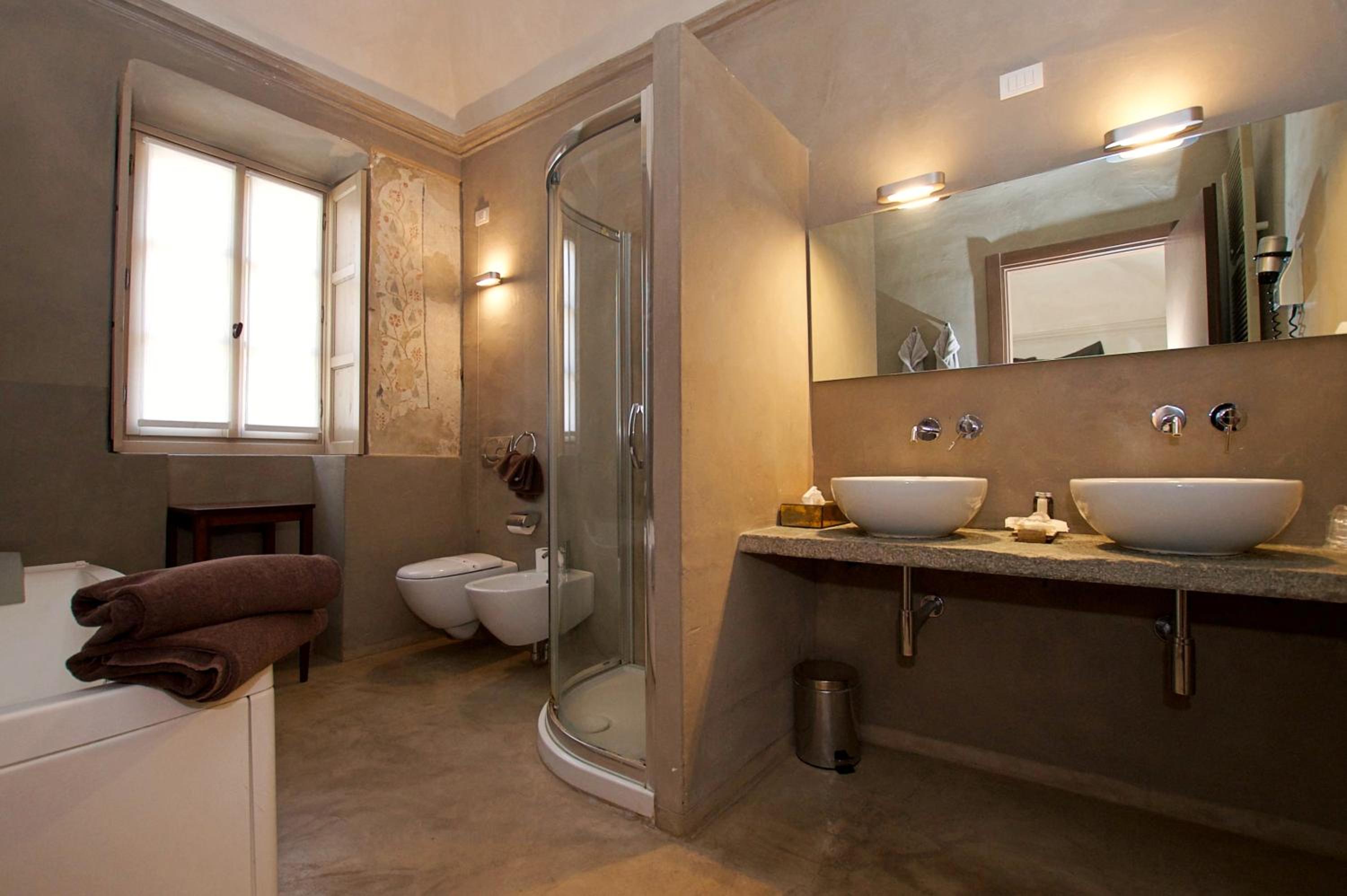 Deluxe Double Room with Balcony photo 2