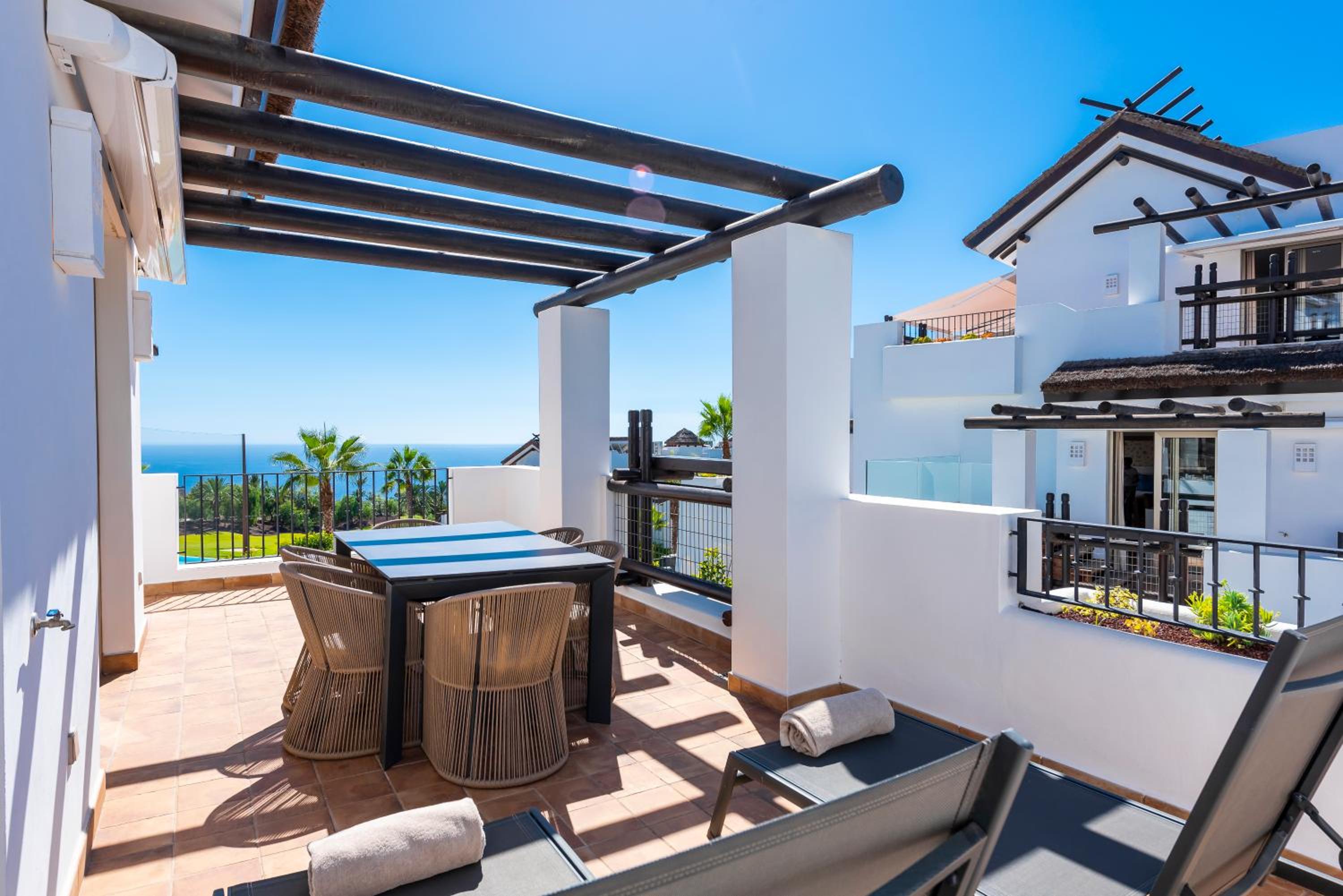 Two-Bedroom Suite with Partial Sea View thumbnail 6