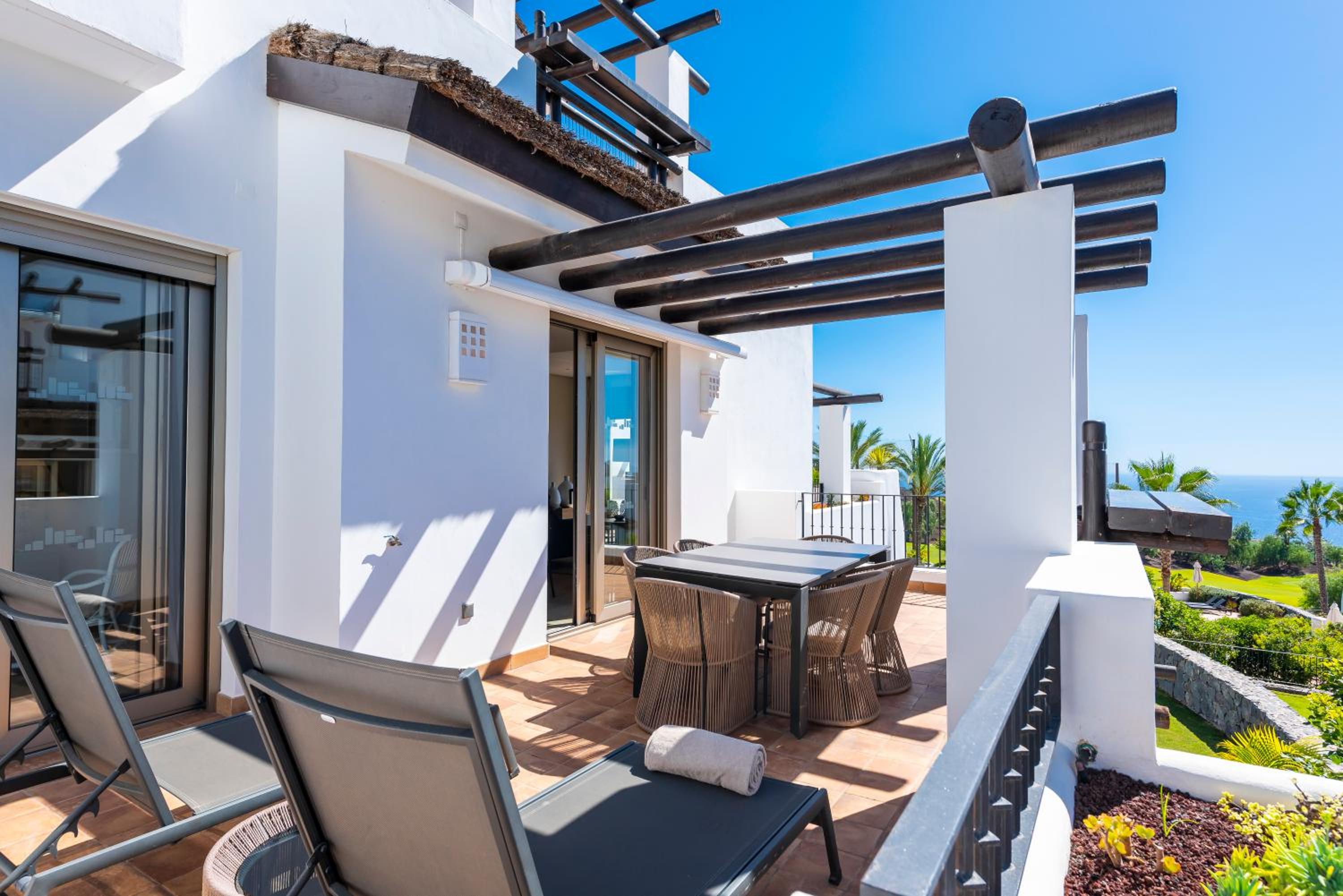 Two-Bedroom Suite with Partial Sea View thumbnail 5