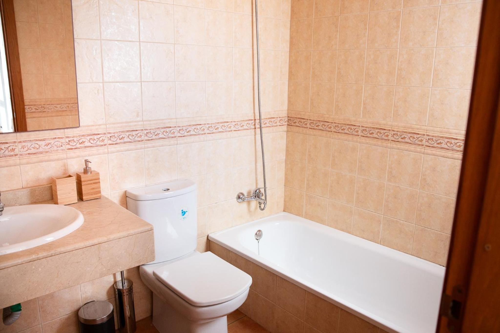 Deluxe Double Room with Bath photo 3