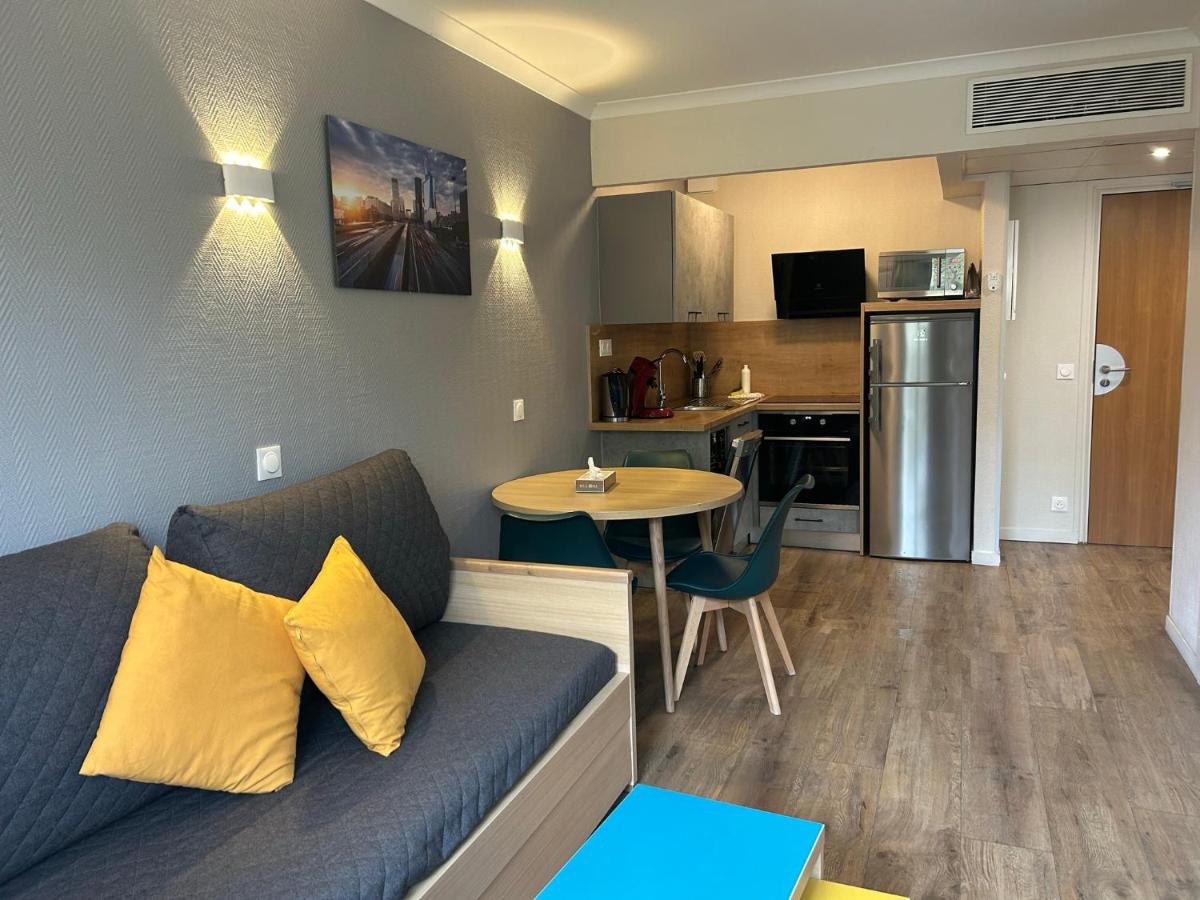 One-Bedroom Apartment - Photo 3