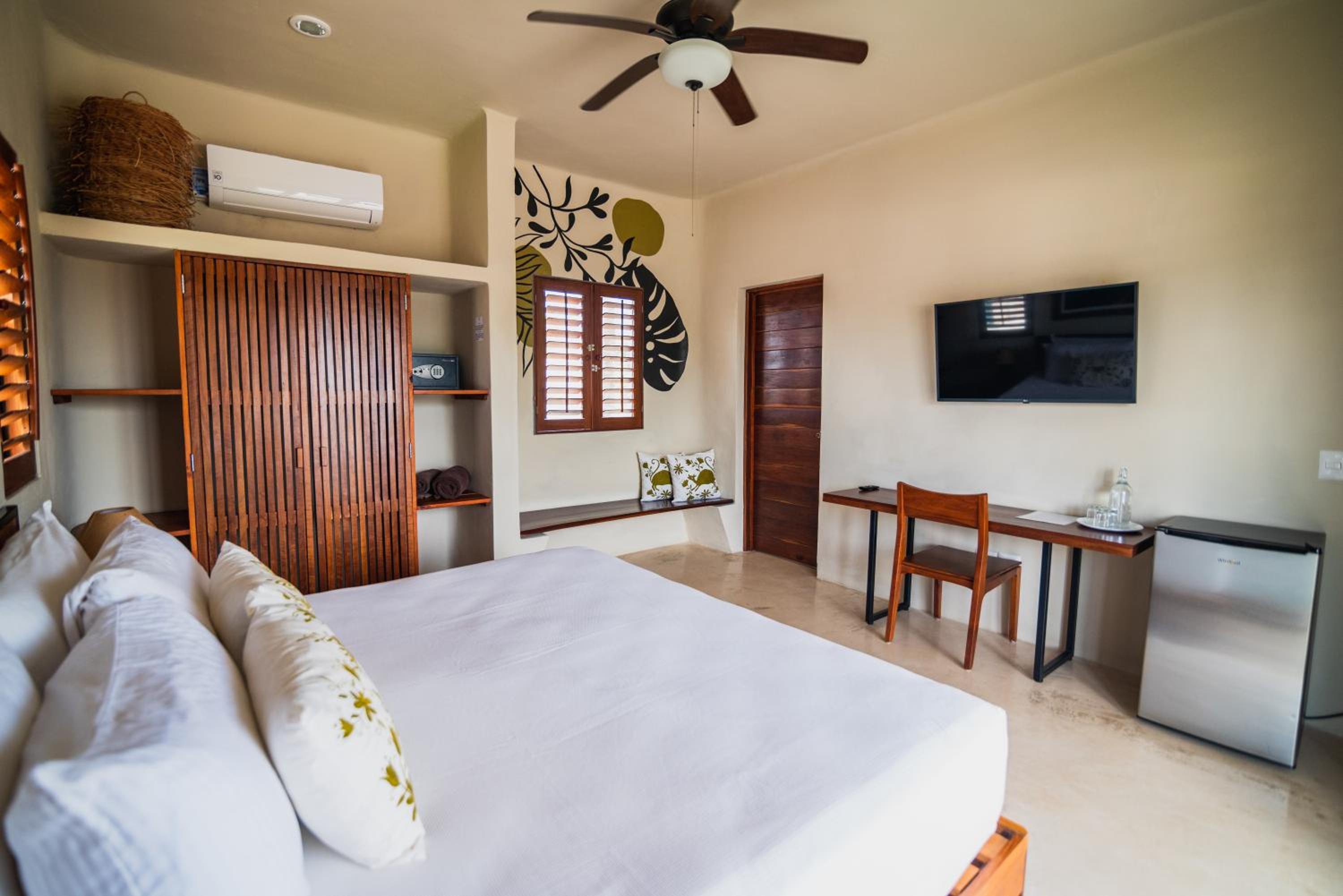 King Room with Balcony photo 3