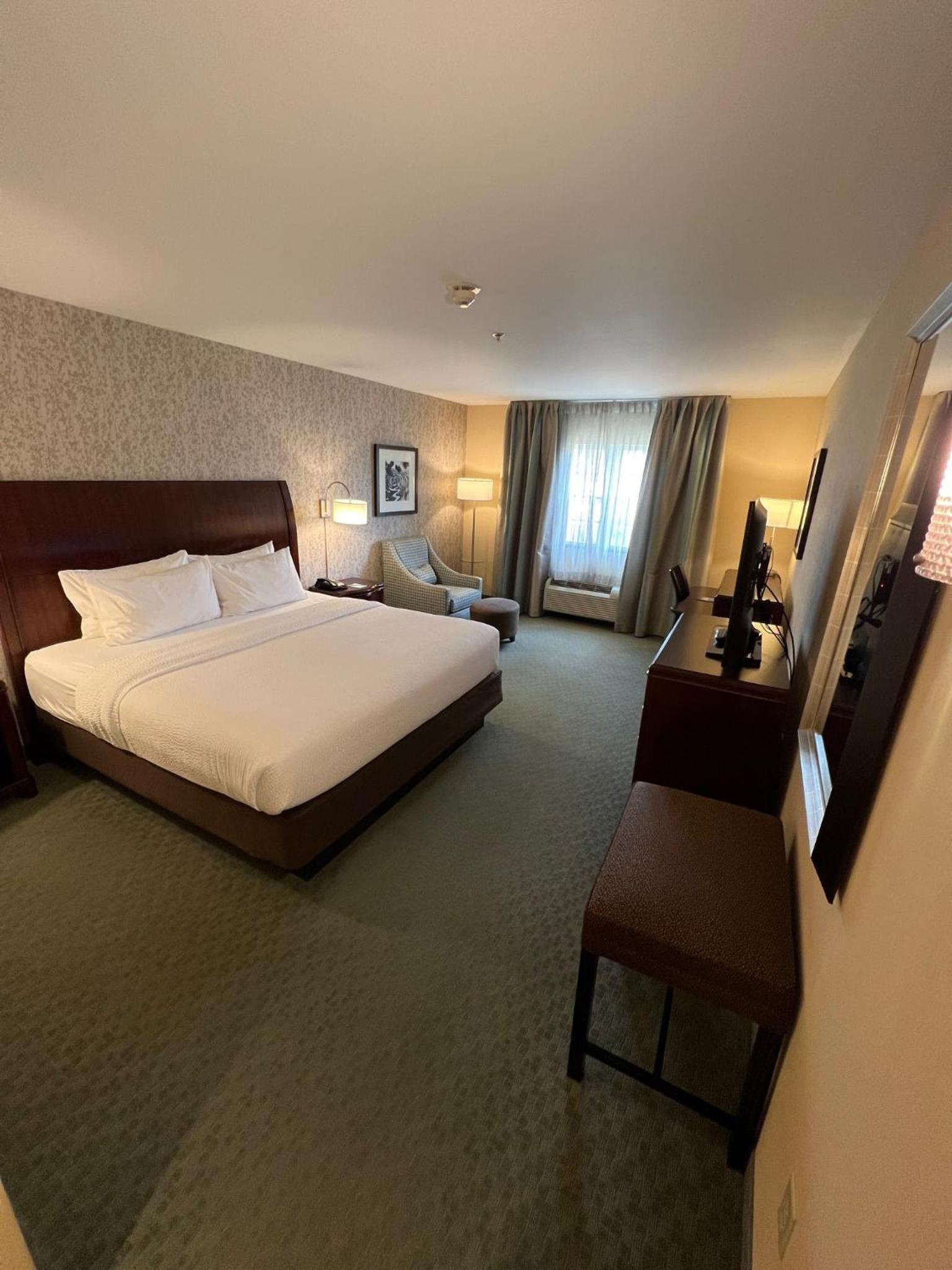 Standard King Room - Photo 1