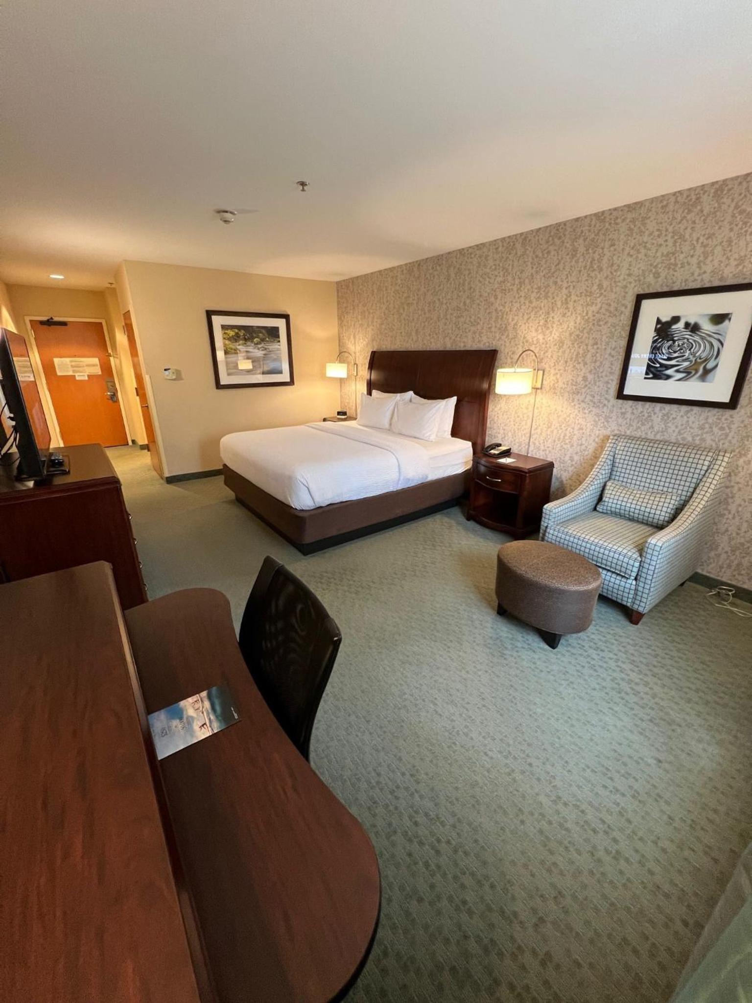 Standard King Room - Photo 2