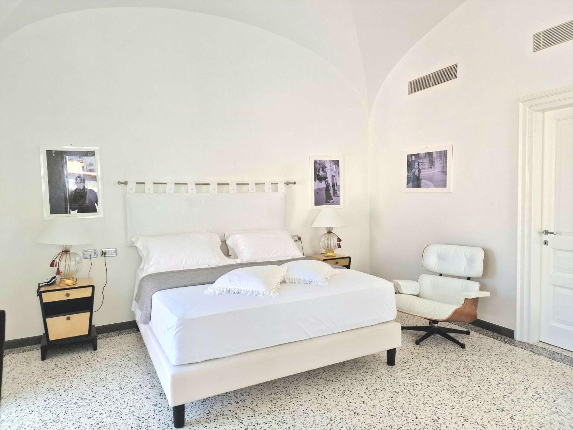 Deluxe Double Room with Side Sea View - Photo 6