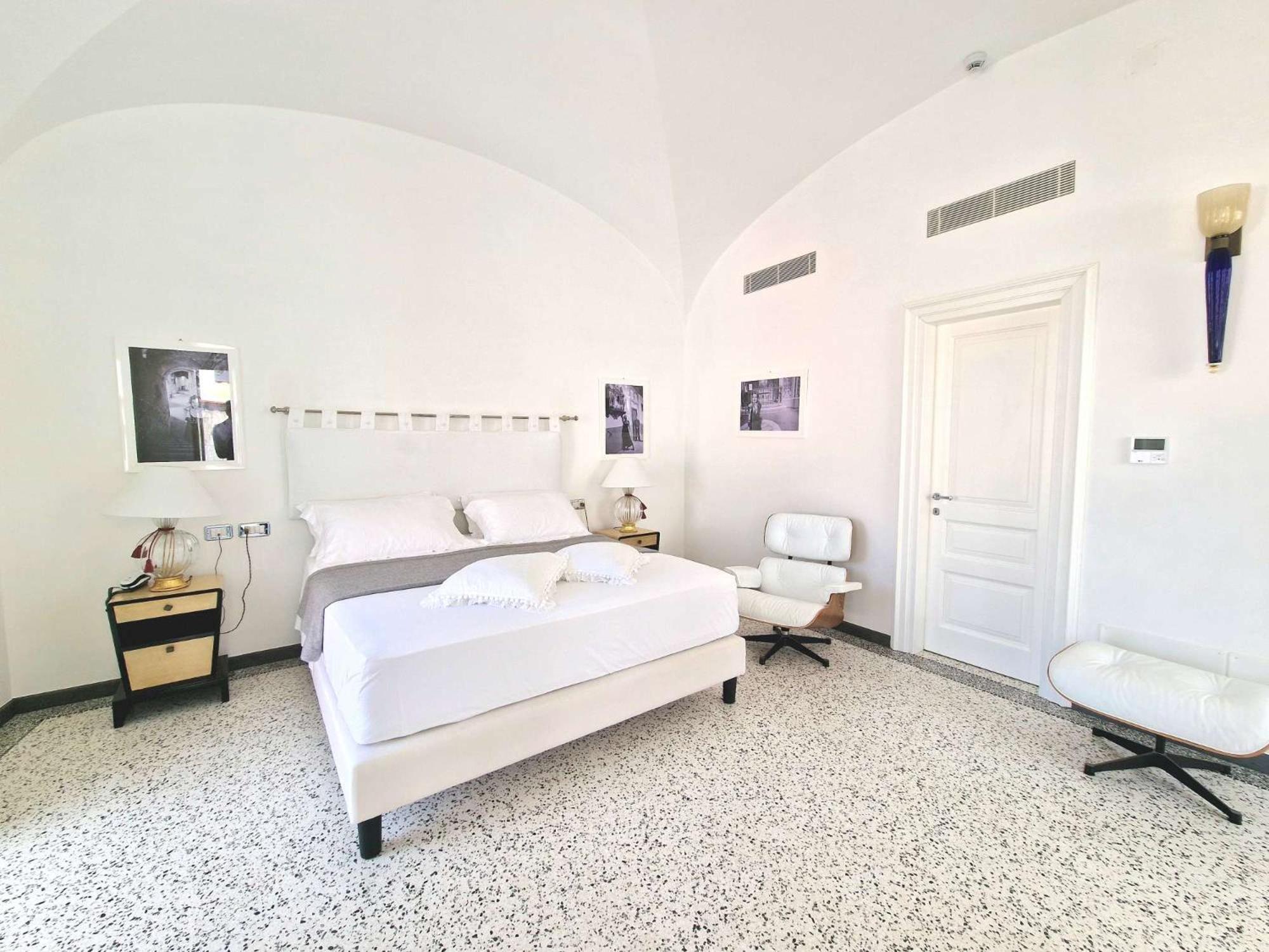 Deluxe Double Room with Side Sea View - Photo 11
