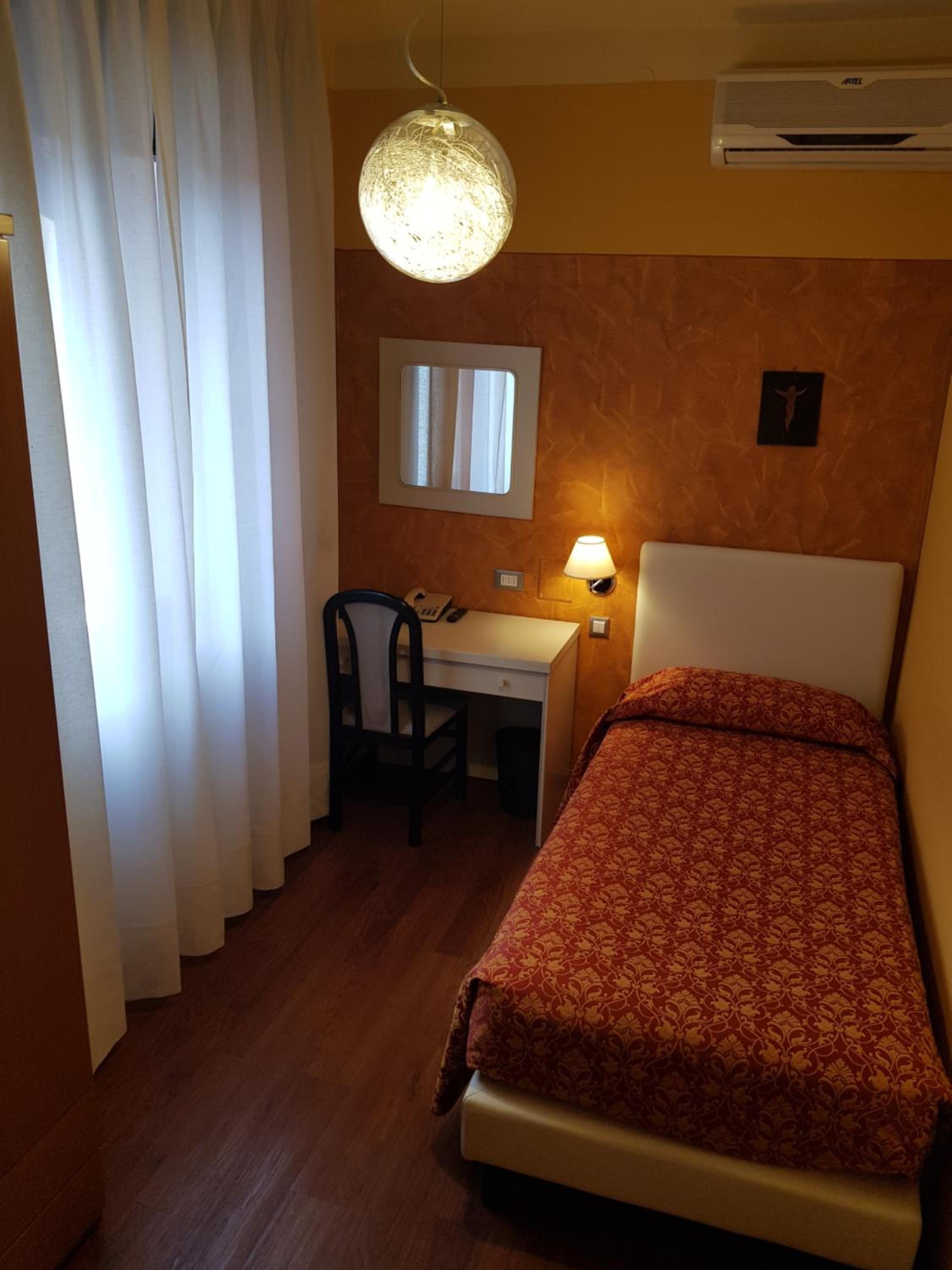 Single Room photo 2