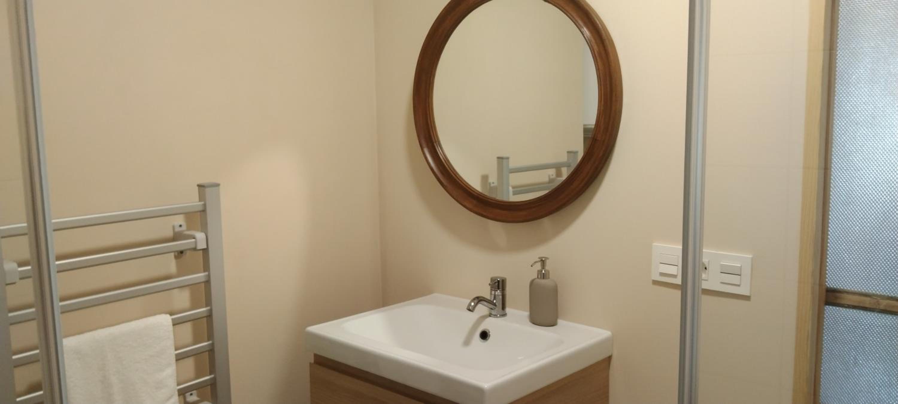 One-Bedroom Apartment photo 3