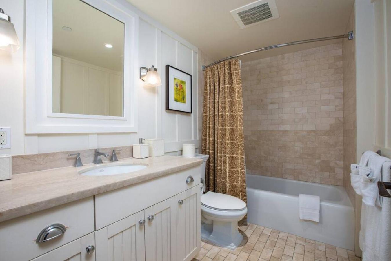 Three-Bedroom House photo 3