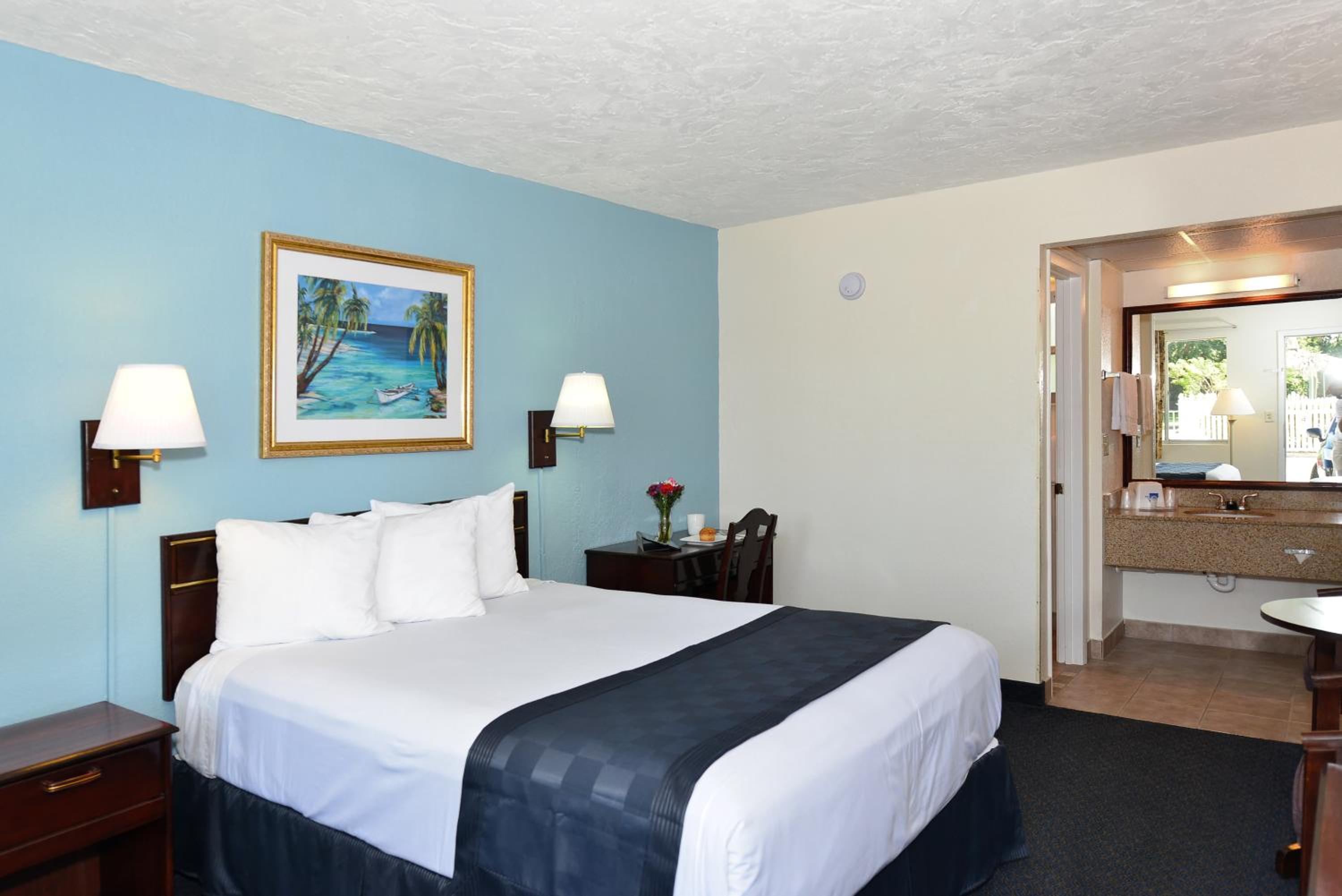 Queen Room - Disability Access - Photo 1