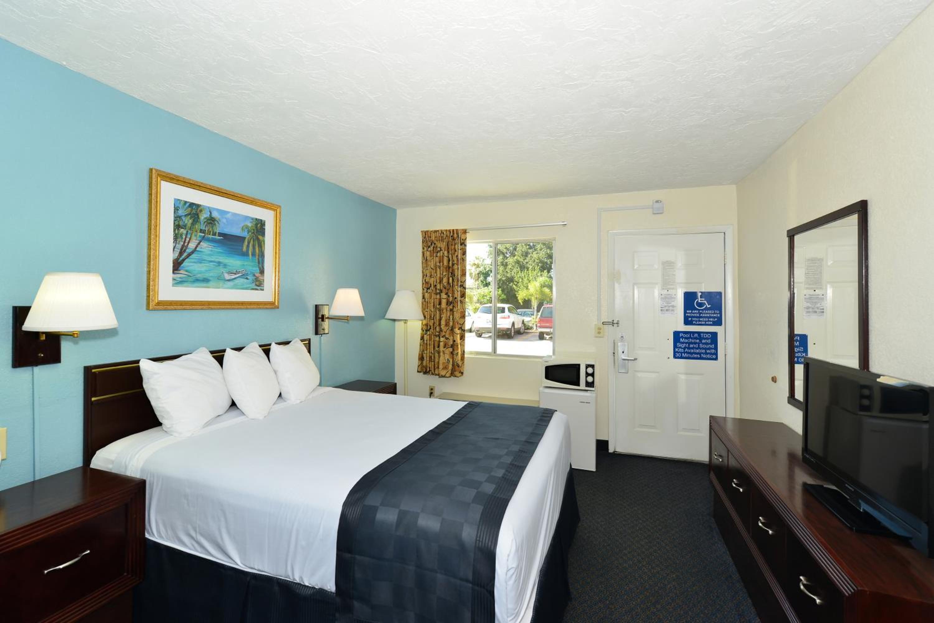 Queen Room - Disability Access - Photo 3