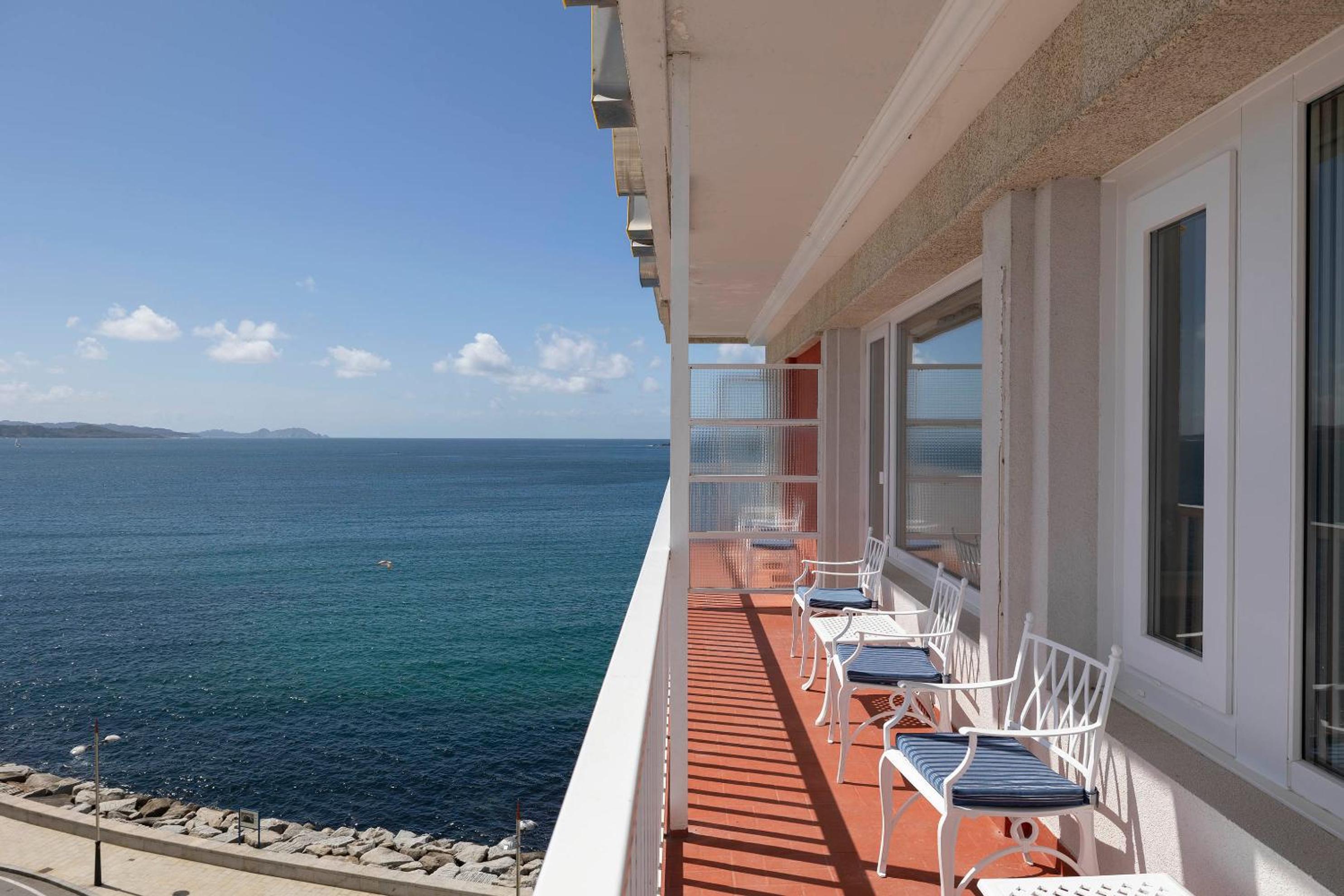 Apartment with Terrace photo 2