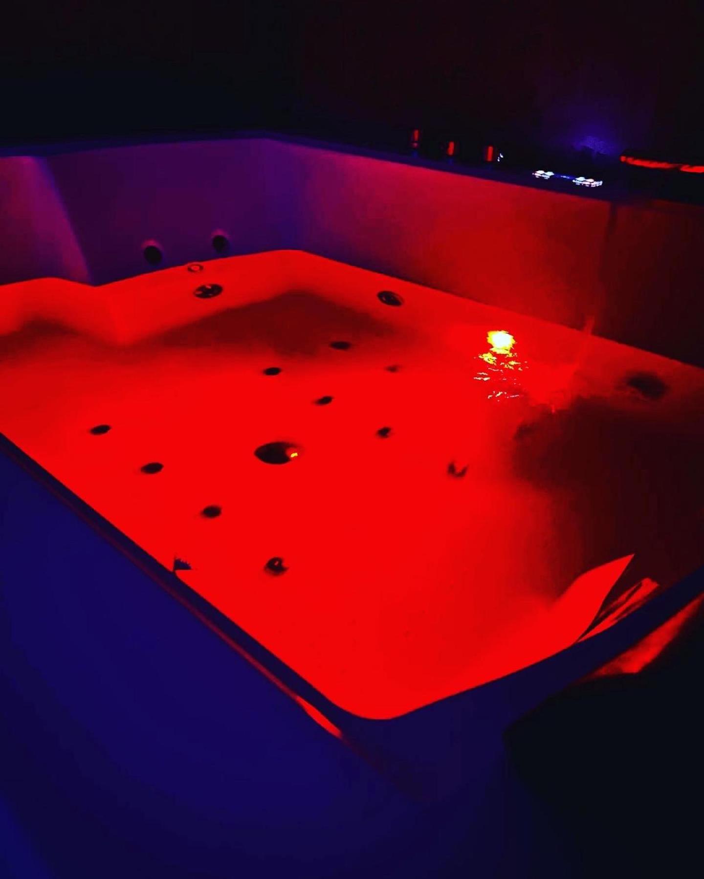 Deluxe Double Room with Bath - Photo 9