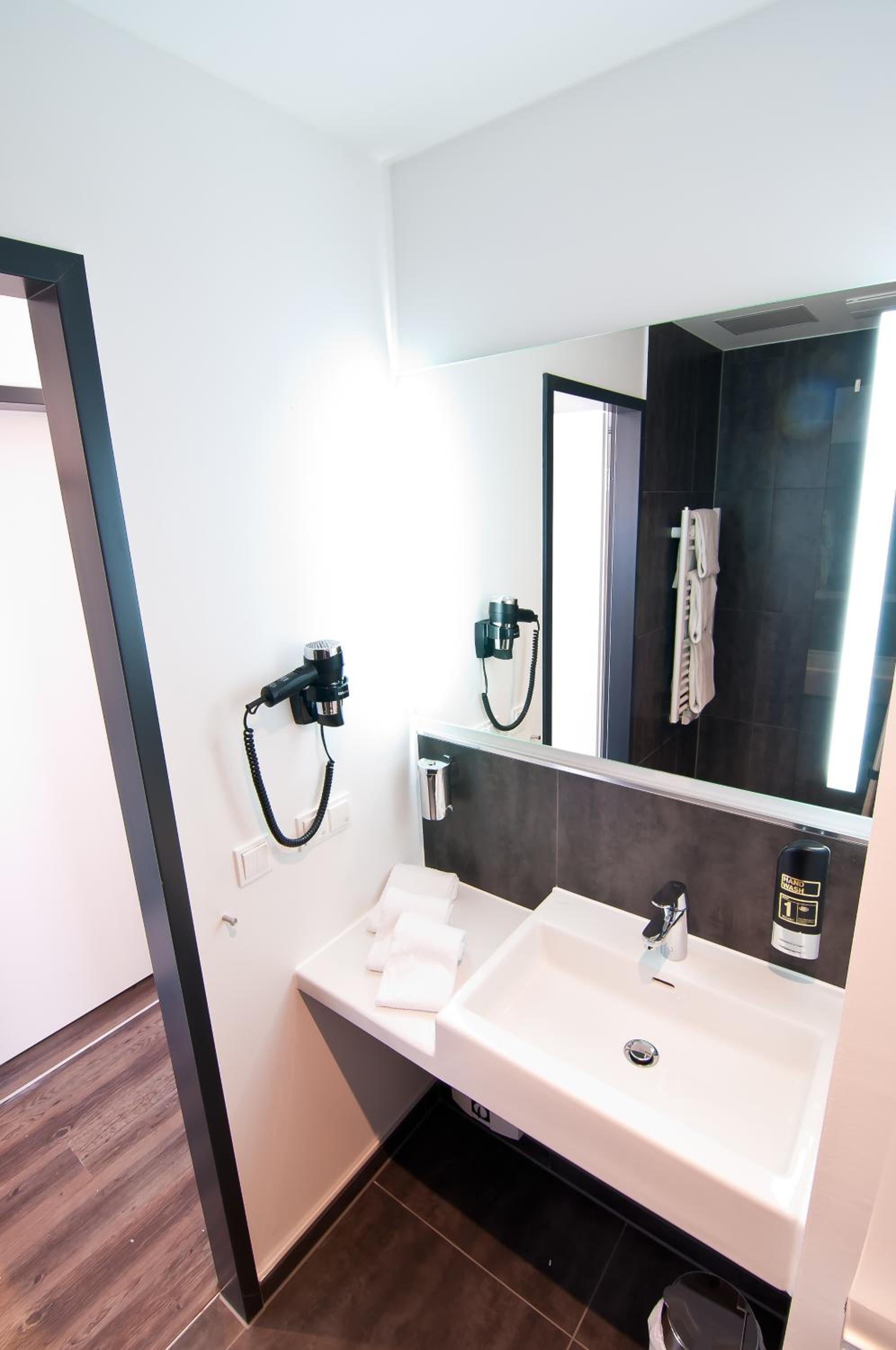 Standard Double or Twin Room photo 2
