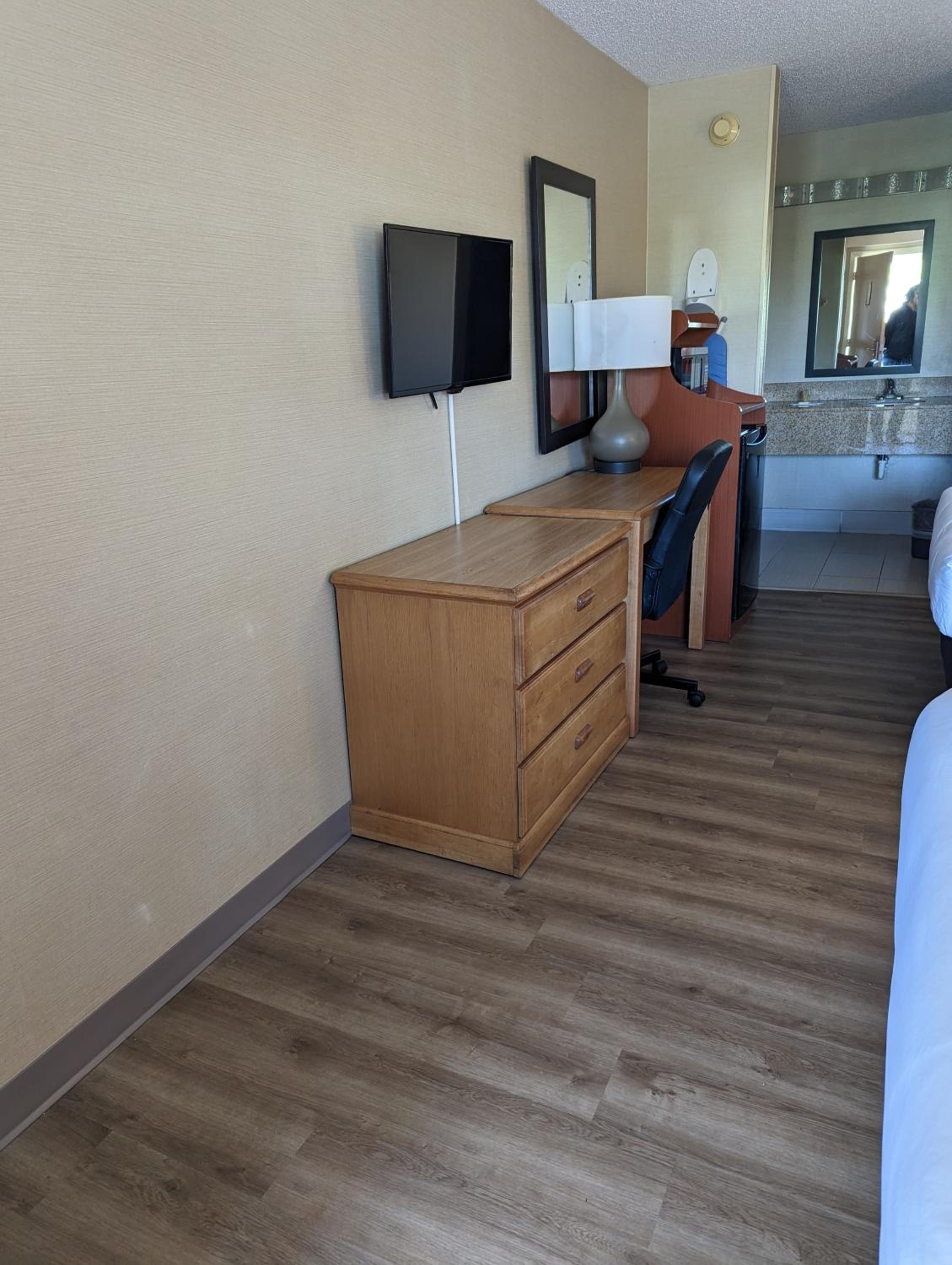 Deluxe Double Room with Two Double Beds - Non-Smoking - Photo 2