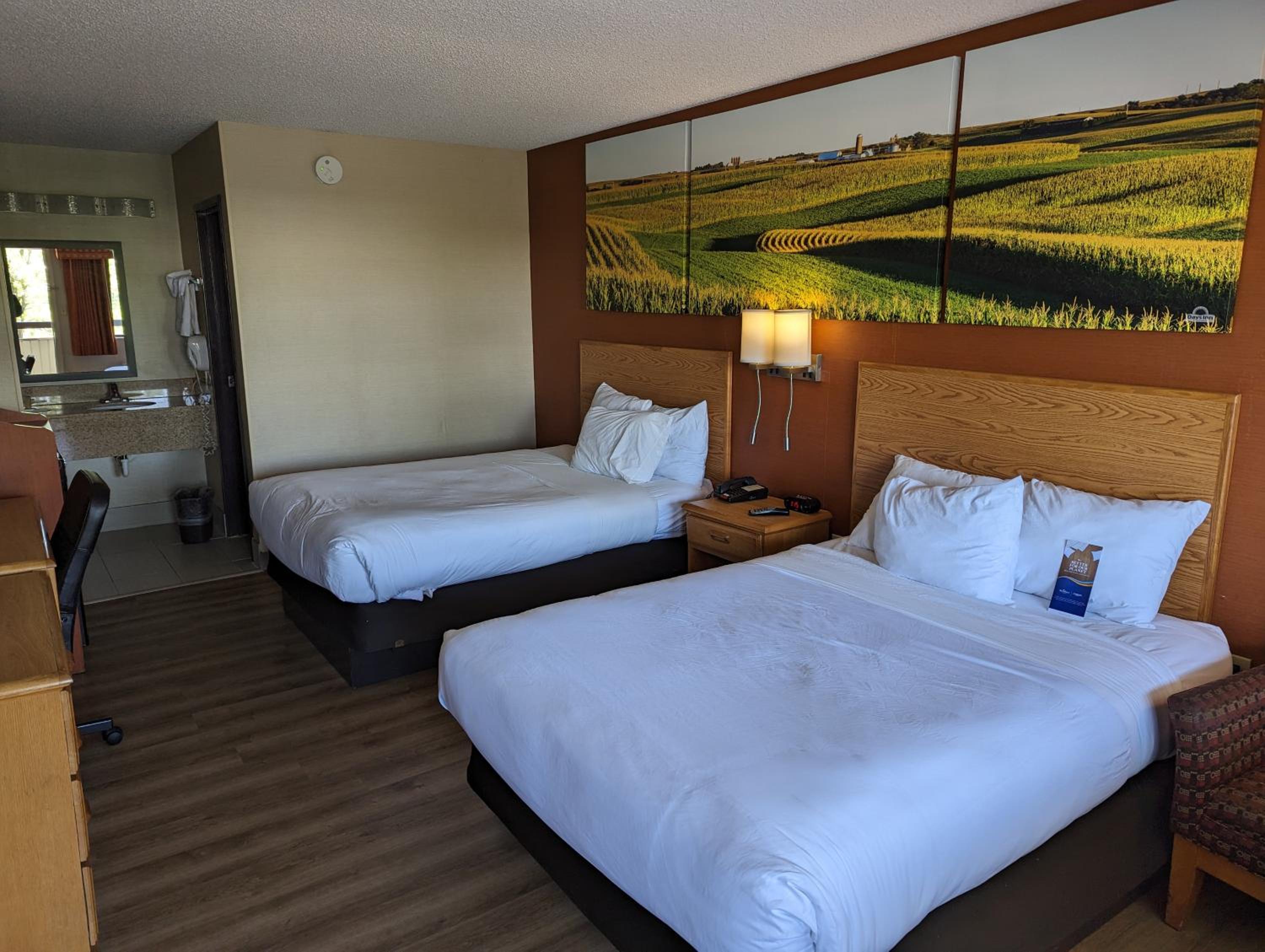 Deluxe Double Room with Two Double Beds - Non-Smoking - Photo 7