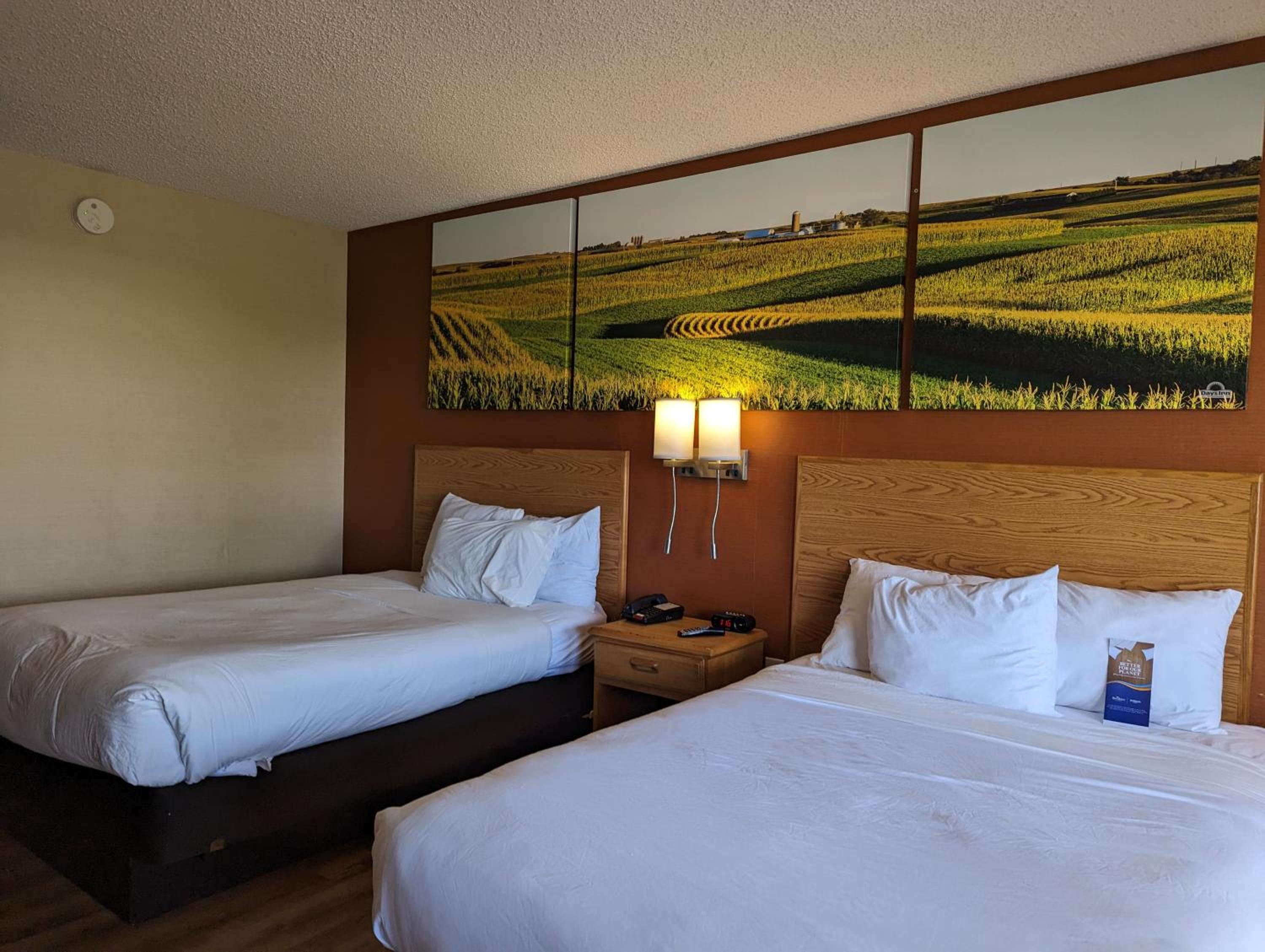 Deluxe Double Room with Two Double Beds - Non-Smoking - Photo 8