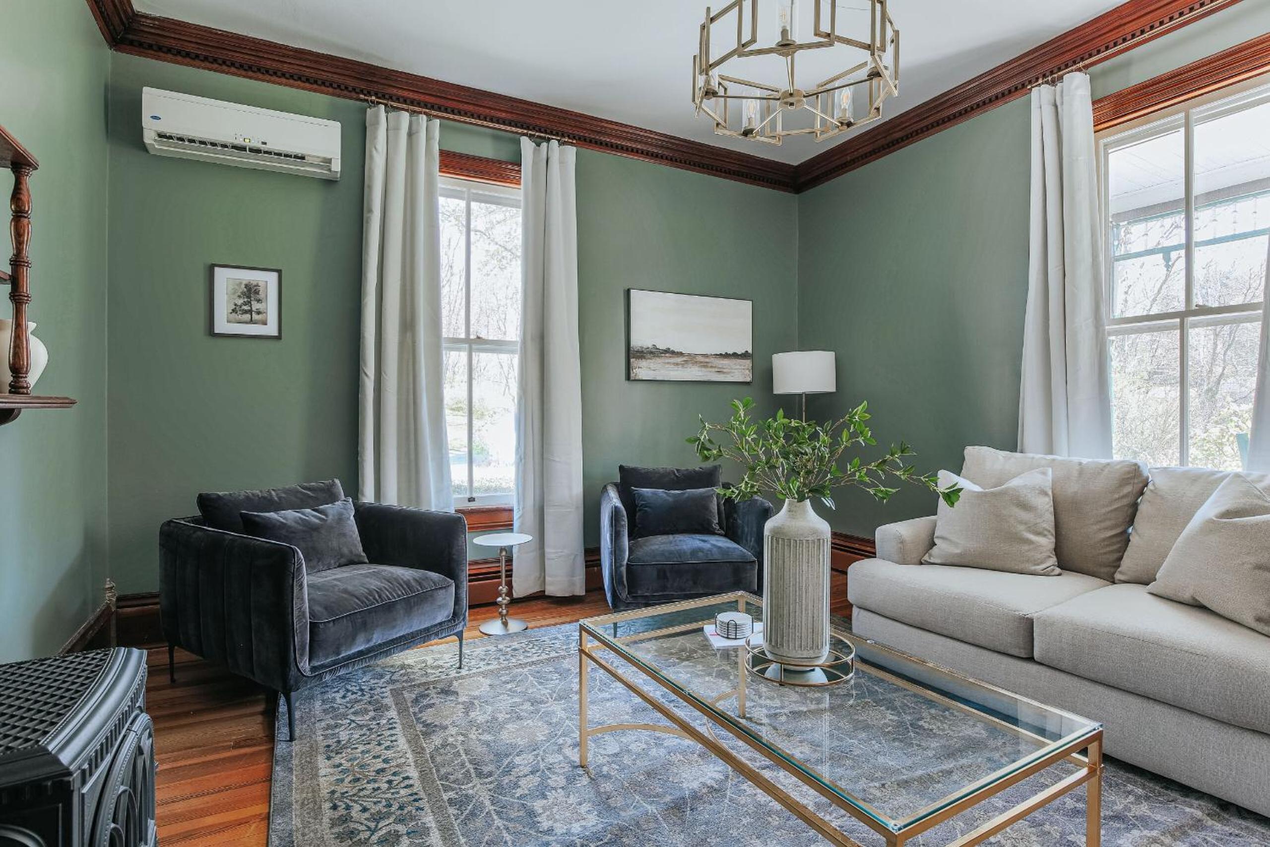 Seven-Bedroom House photo 1