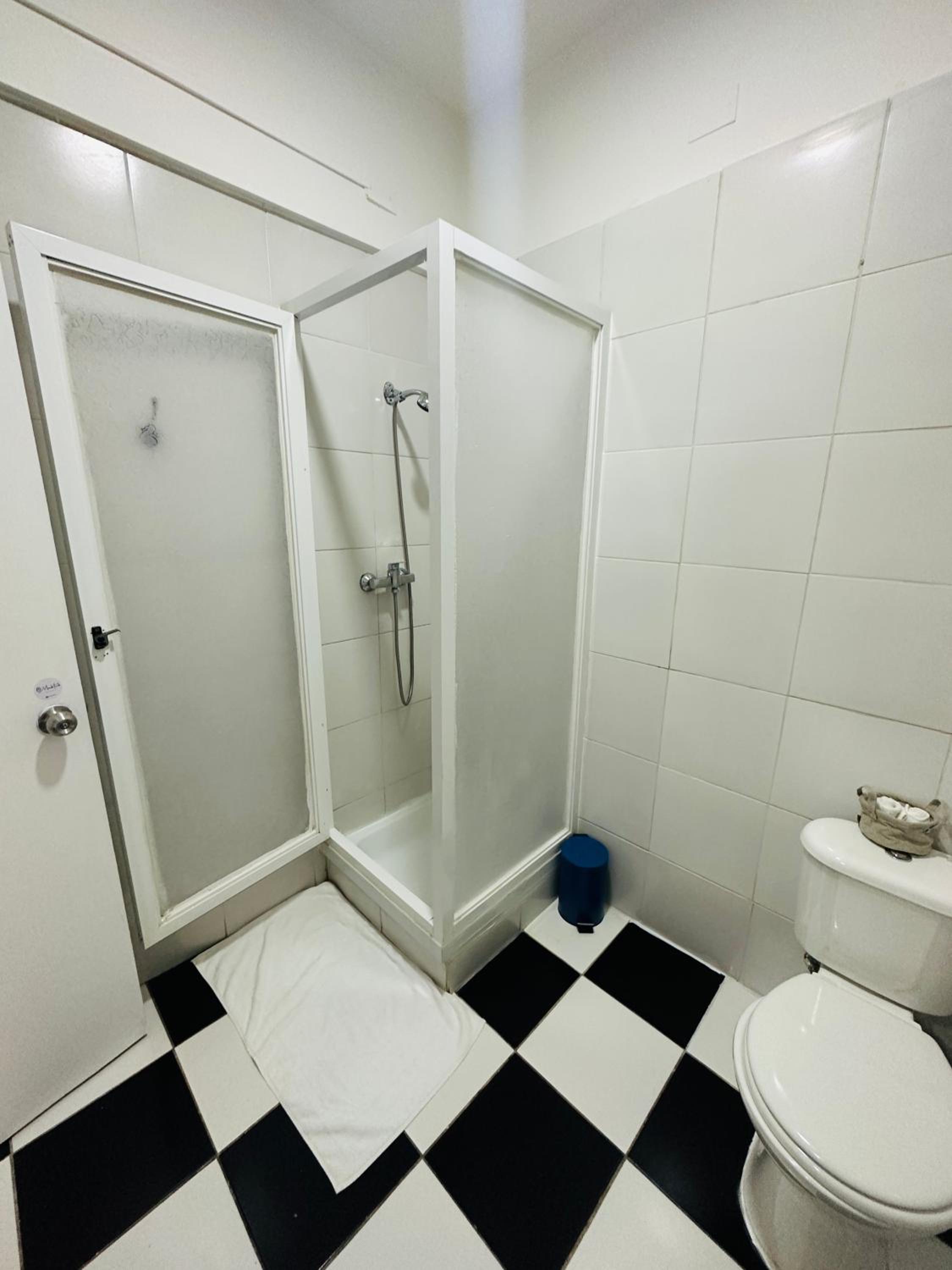 Single Room with Private Bathroom photo 3