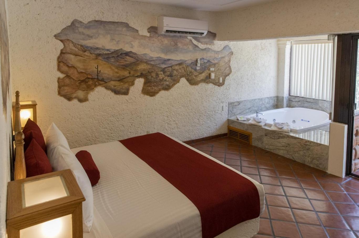 King Suite with Spa Bath - Photo 6