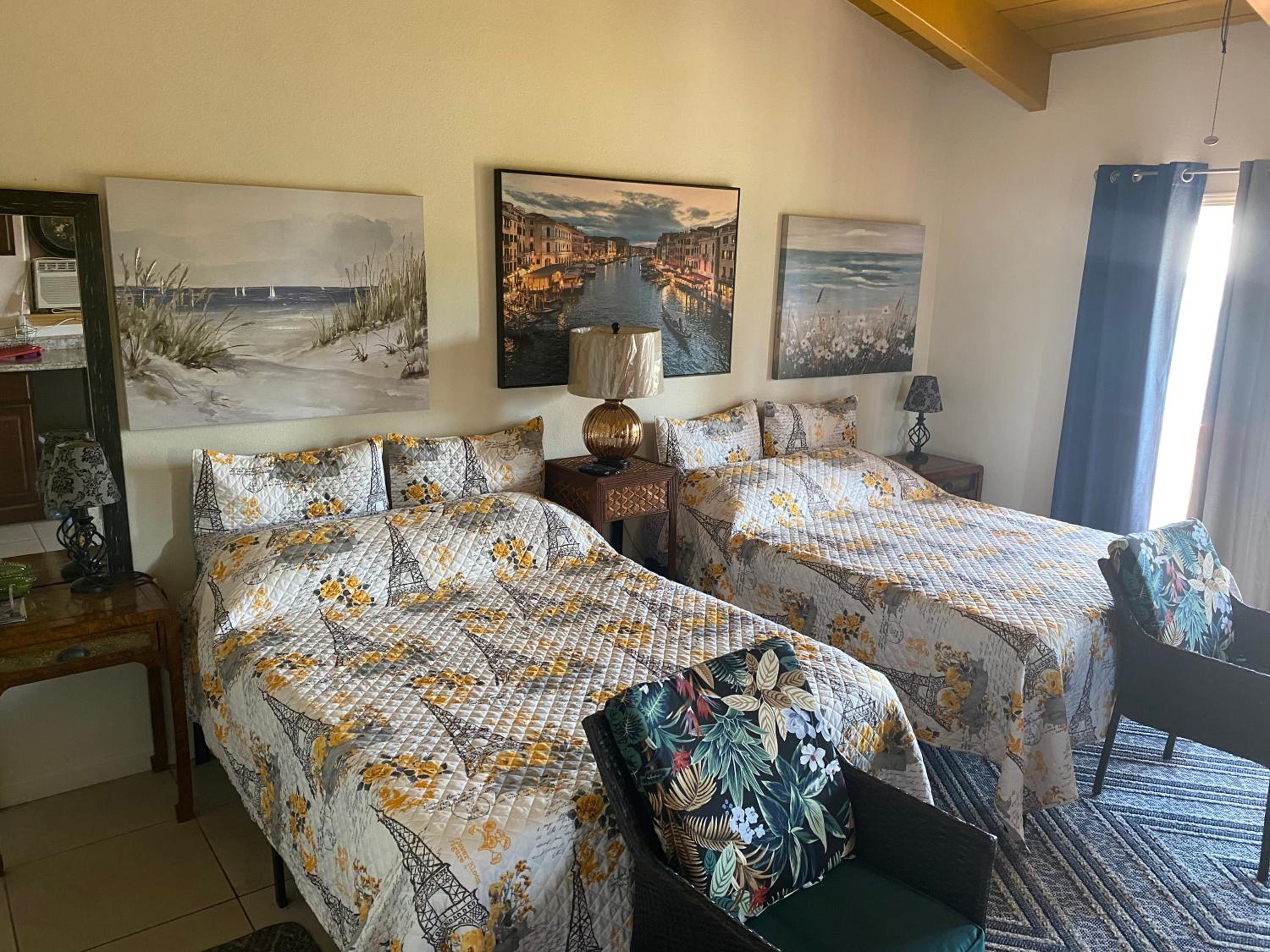 Studio Apartment with Distant Sea View photo 3