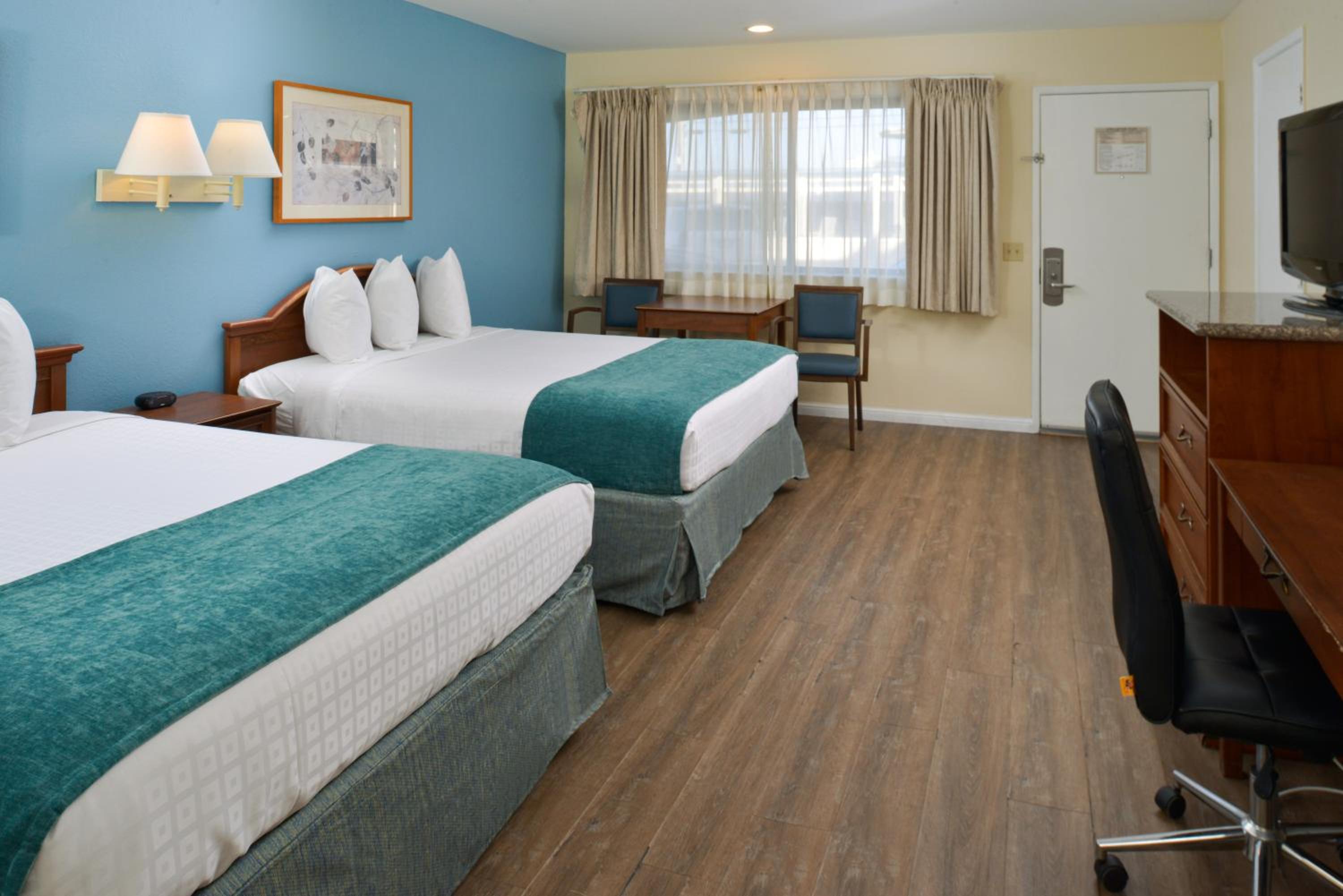 Queen Room with Pool View