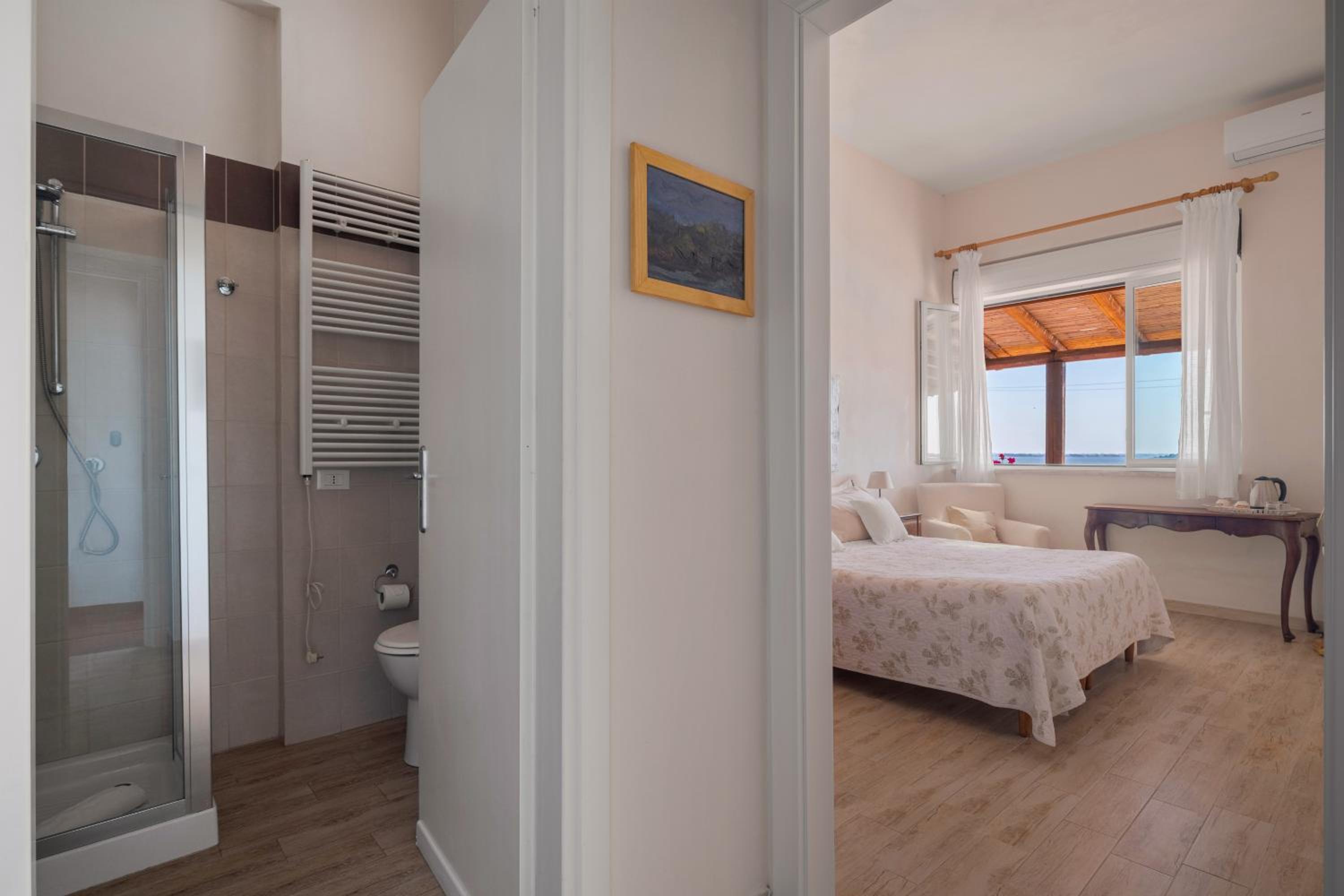 Deluxe Double or Twin Room with Sea View photo 2